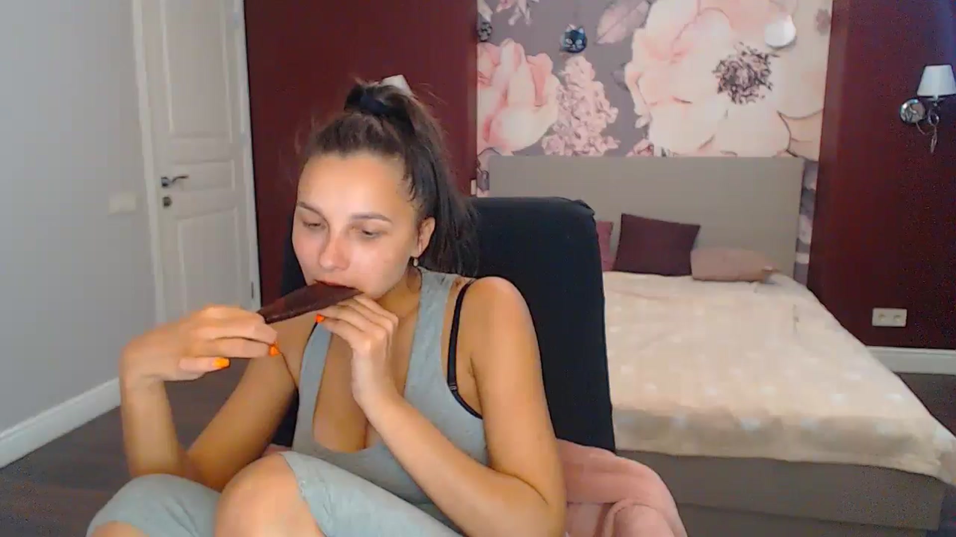 Gallery image thumbnail from Karina_Mils's myfreecams stream on, 10/10/2024, 09:26 image 9 of 20