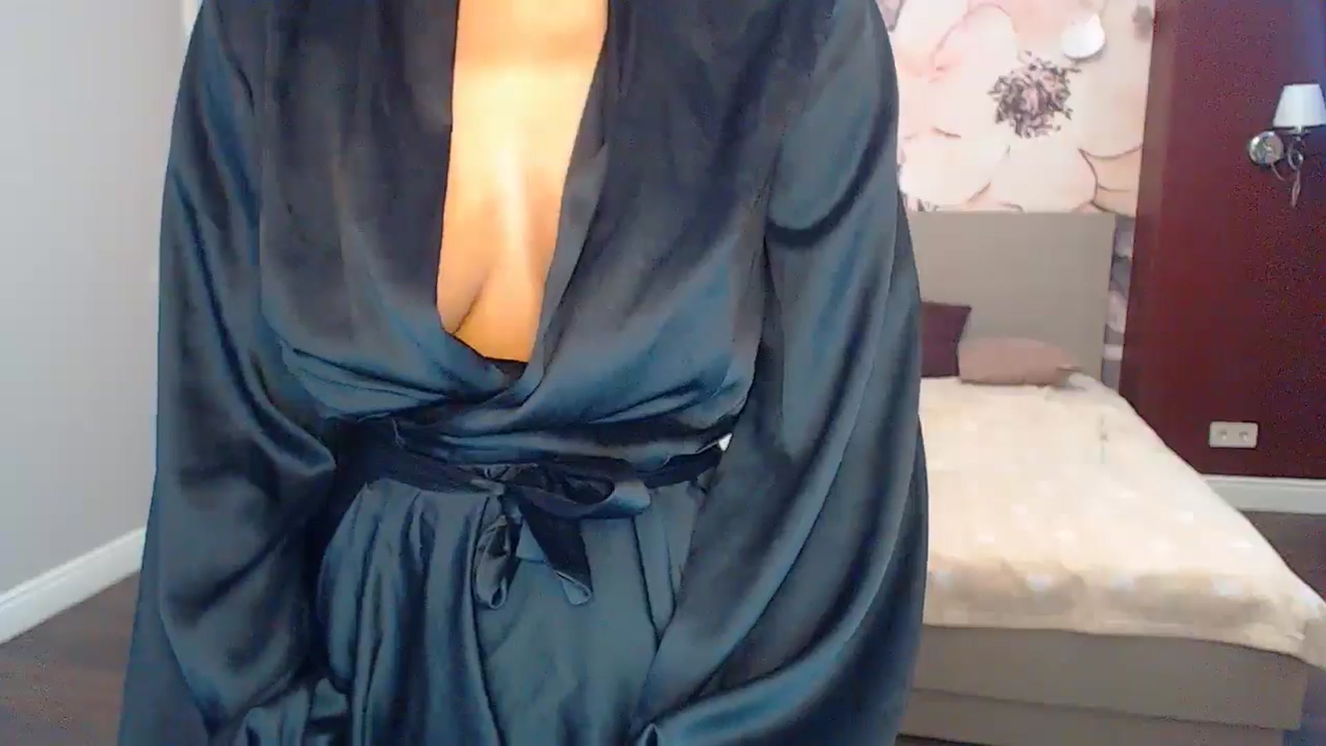 Gallery image thumbnail from Karina_Mils's myfreecams stream on, 10/10/2024, 09:26 image 19 of 20
