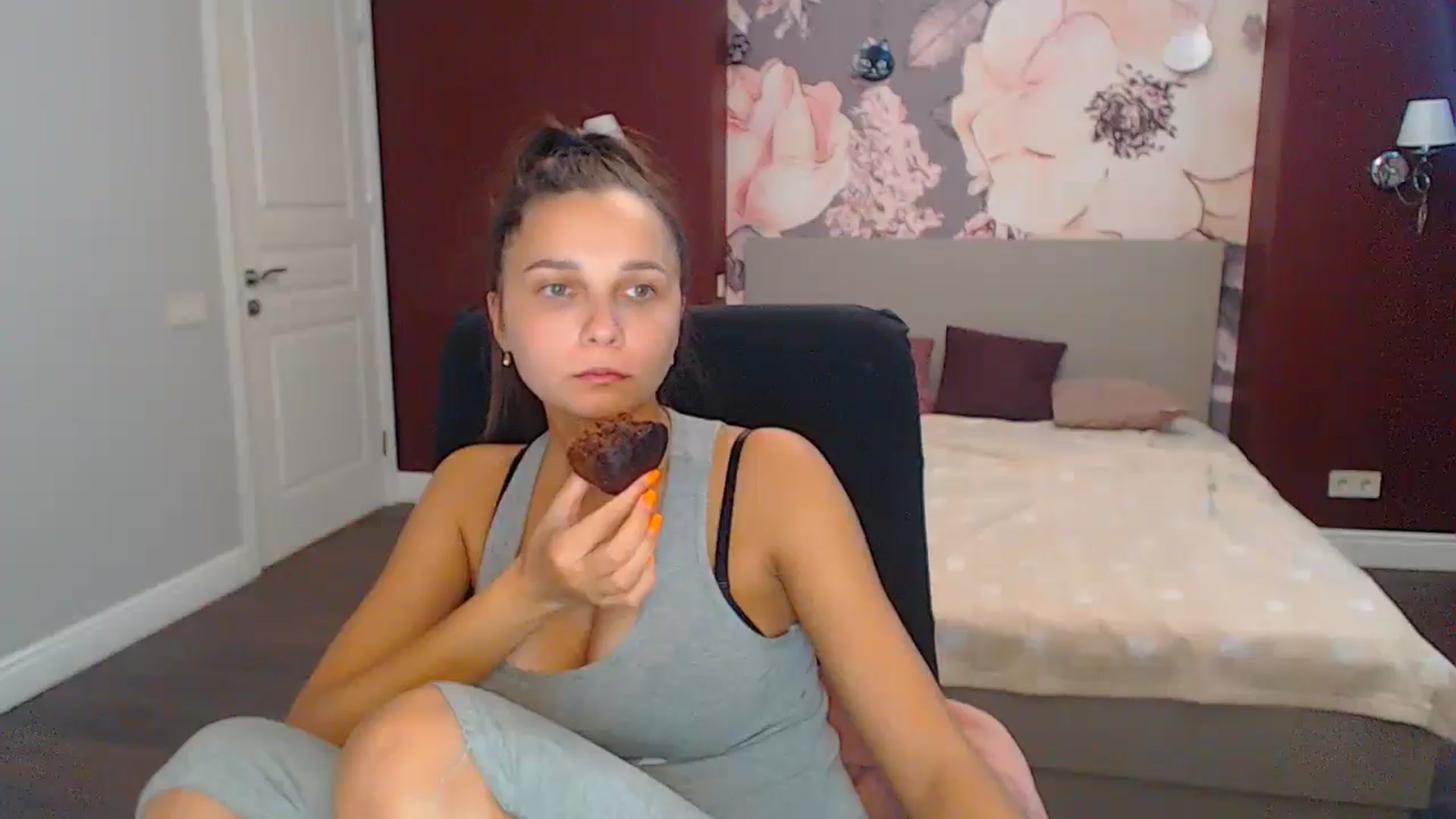 Gallery image thumbnail from Karina_Mils's myfreecams stream on, 10/10/2024, 09:26 image 5 of 20