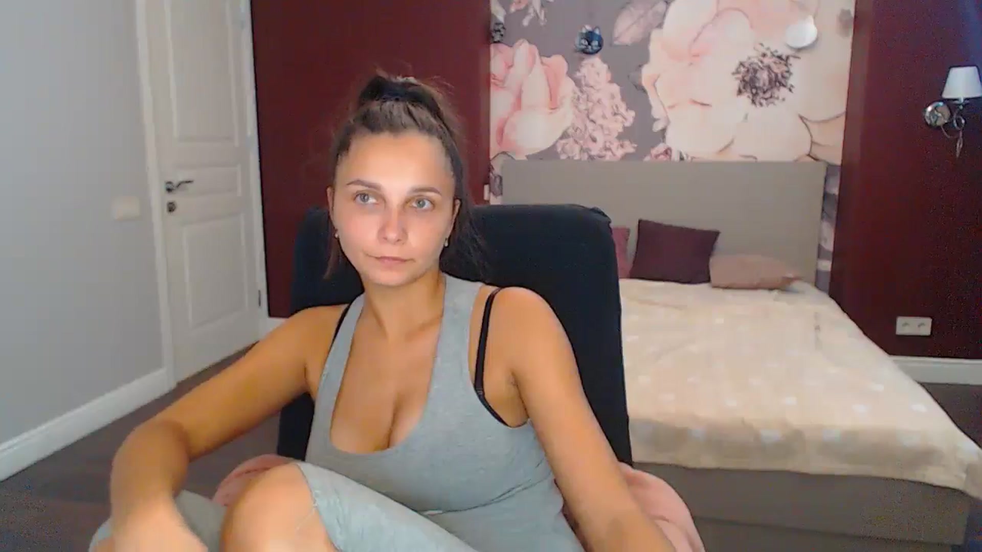 Gallery image thumbnail from Karina_Mils's myfreecams stream on, 10/10/2024, 09:26 image 13 of 20