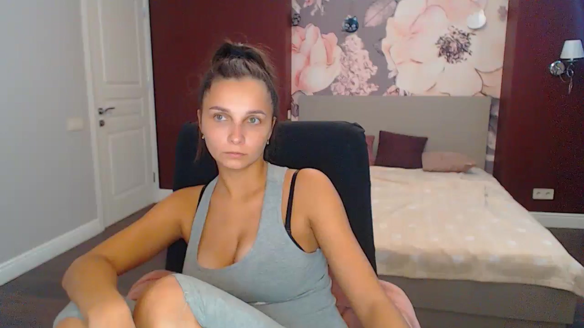 Gallery image thumbnail from Karina_Mils's myfreecams stream on, 10/10/2024, 09:26 image 2 of 20