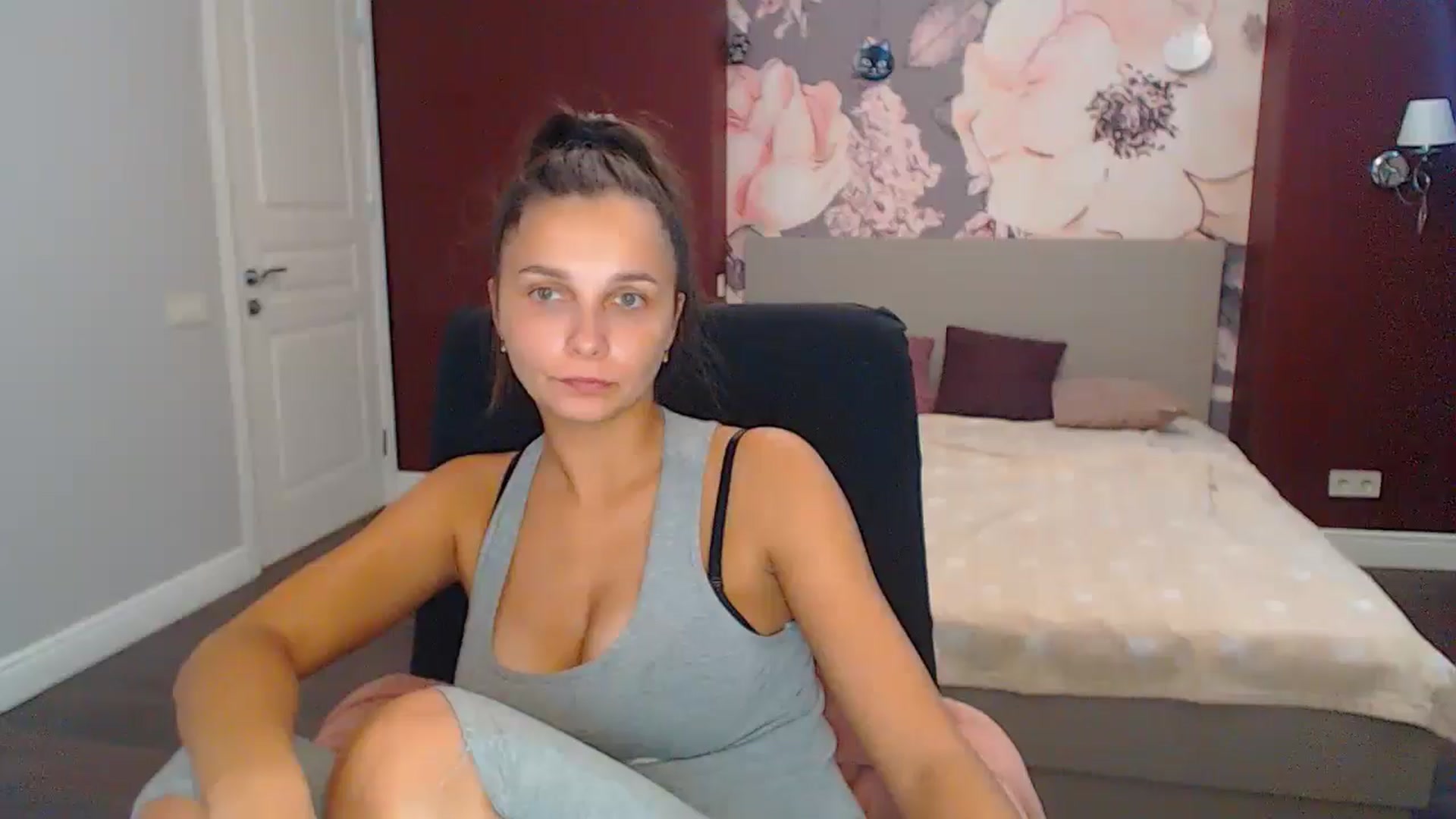 Gallery image thumbnail from Karina_Mils's myfreecams stream on, 10/10/2024, 09:26 image 14 of 20