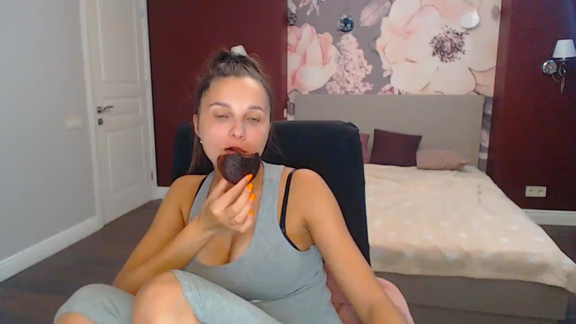 Gallery image thumbnail from Karina_Mils's myfreecams stream on, 10/10/2024, 09:26 image 4 of 20