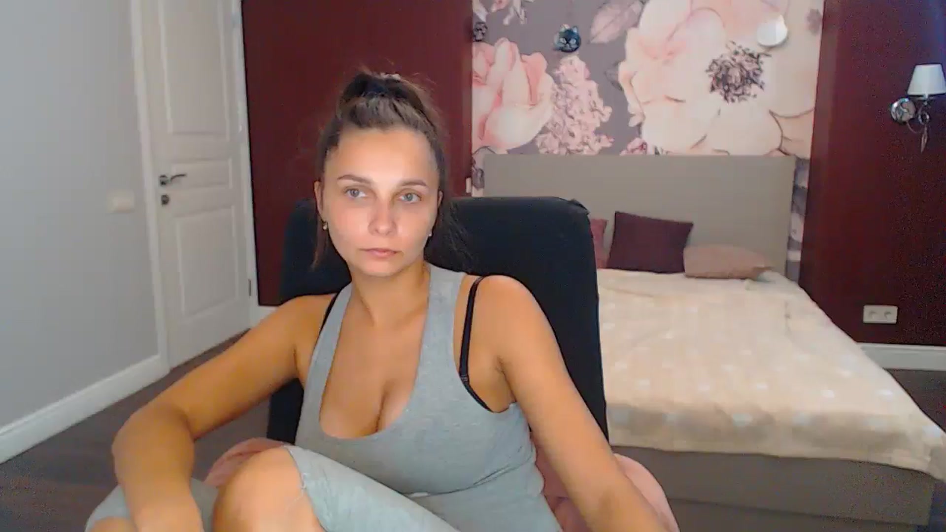 Gallery image thumbnail from Karina_Mils's myfreecams stream on, 10/10/2024, 09:26 image 12 of 20