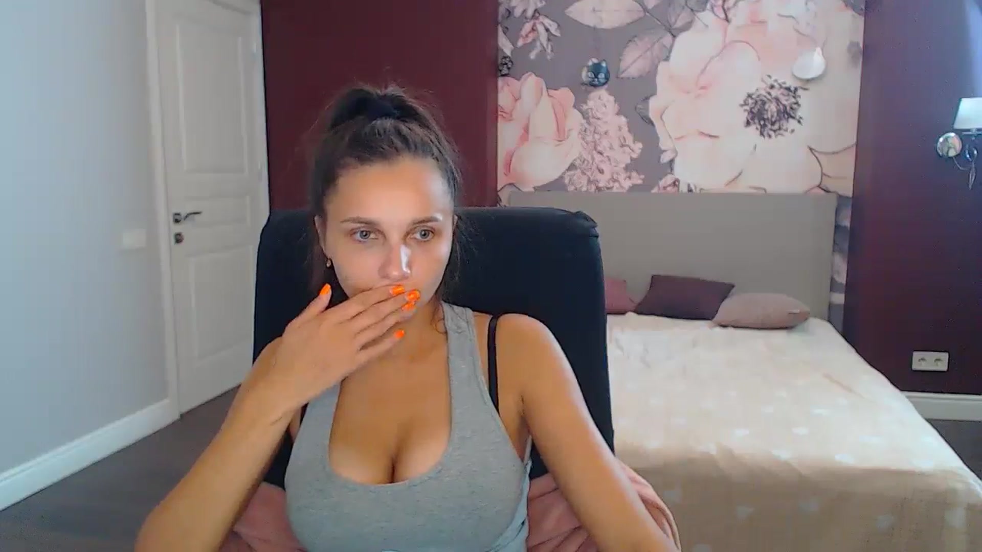 Gallery image thumbnail from Karina_Mils's myfreecams stream on, 10/10/2024, 11:52 image 15 of 20