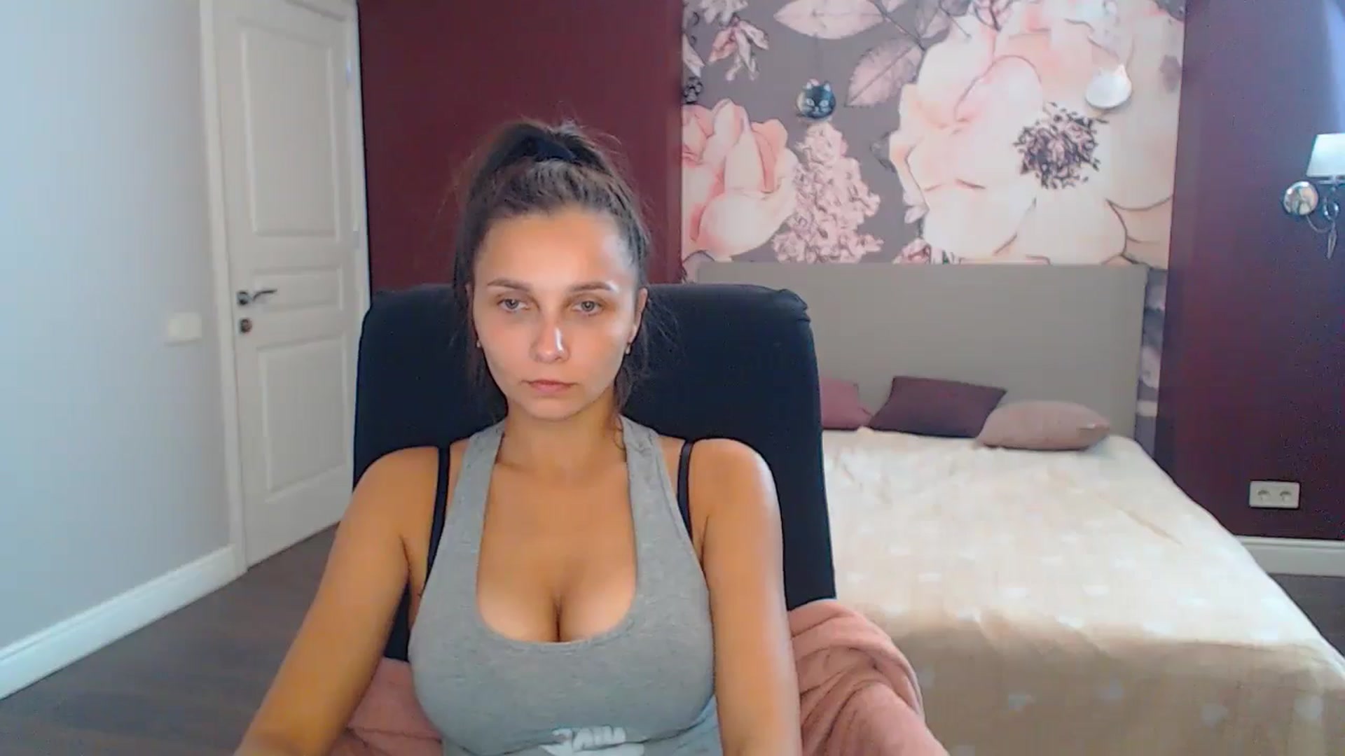 Gallery image thumbnail from Karina_Mils's myfreecams stream on, 10/10/2024, 11:52 image 8 of 20