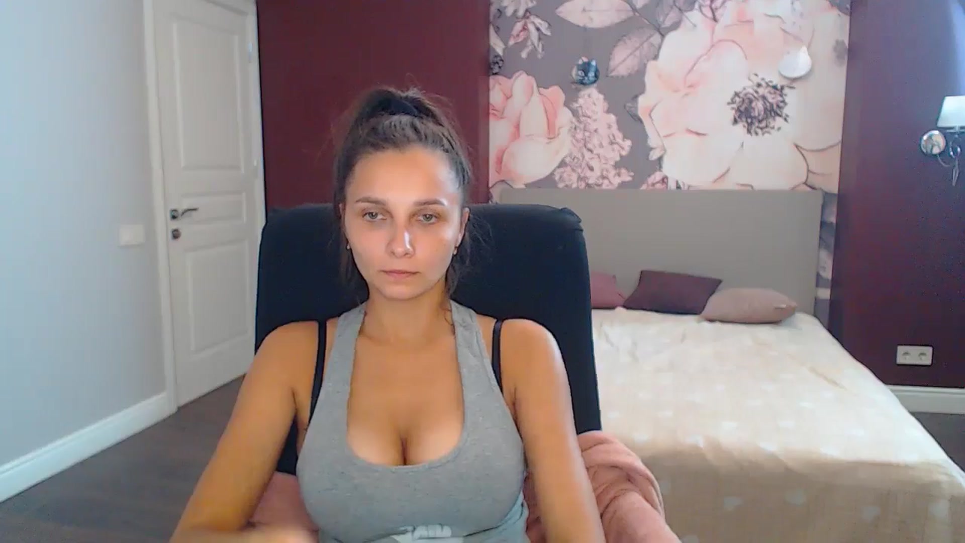 Gallery image thumbnail from Karina_Mils's myfreecams stream on, 10/10/2024, 11:52 image 9 of 20