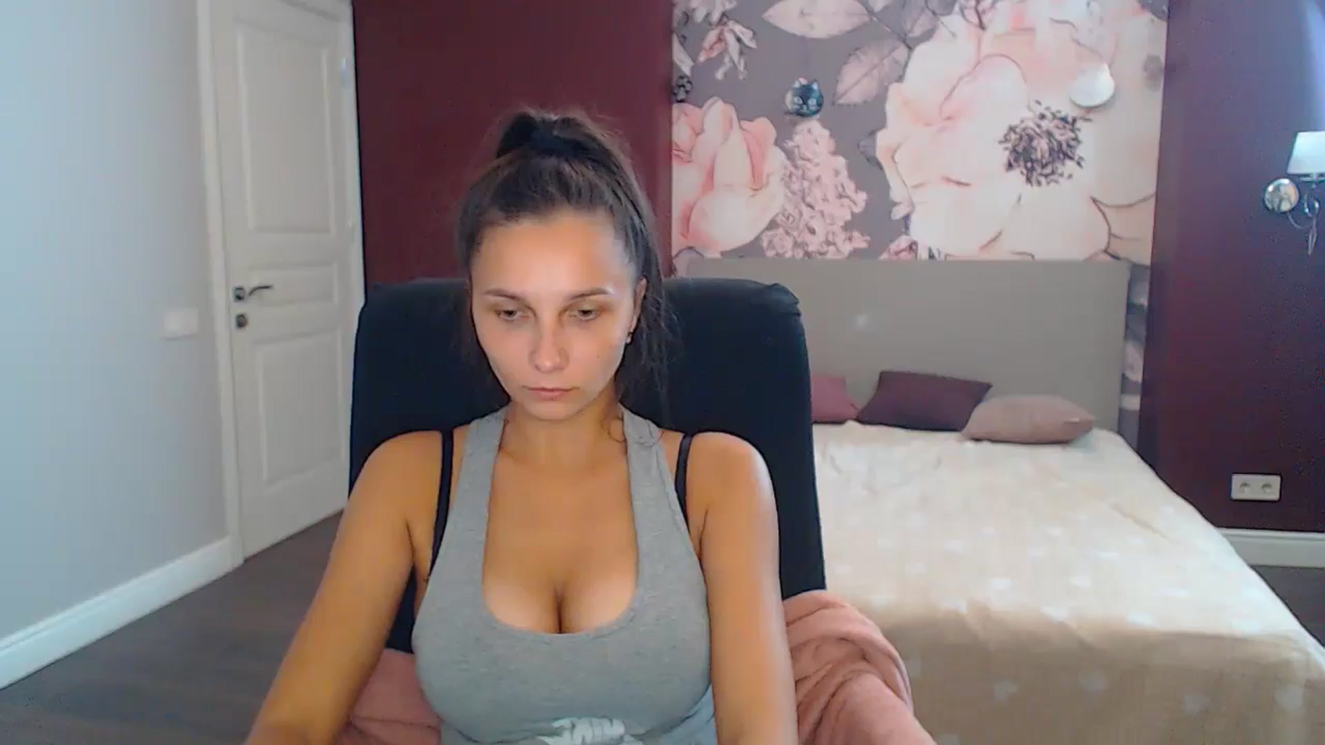 Gallery image thumbnail from Karina_Mils's myfreecams stream on, 10/10/2024, 11:52 image 5 of 20