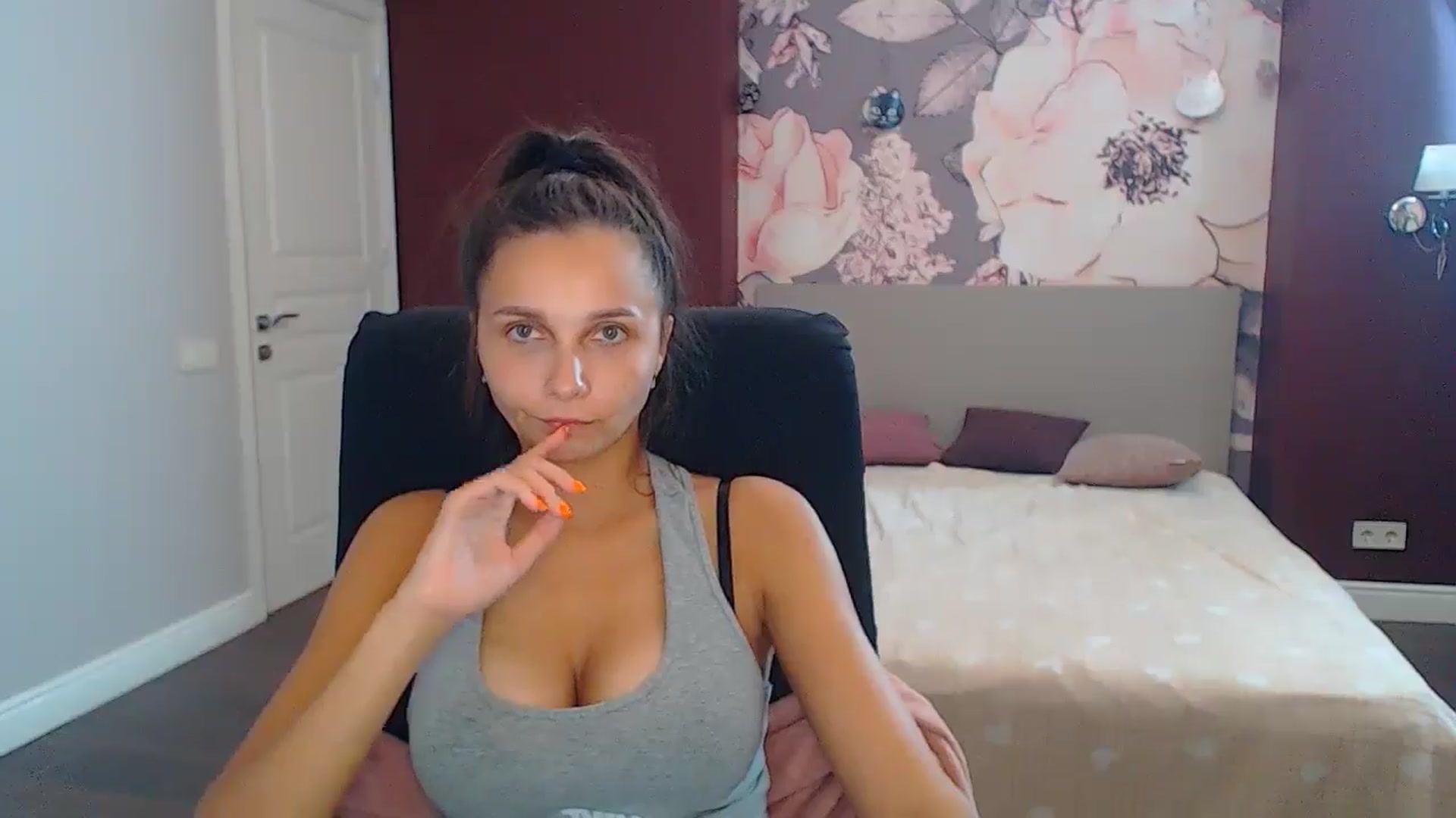 Gallery image thumbnail from Karina_Mils's myfreecams stream on, 10/10/2024, 11:52 image 18 of 20
