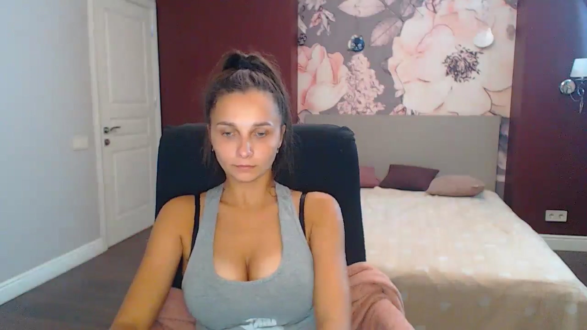 Gallery image thumbnail from Karina_Mils's myfreecams stream on, 10/10/2024, 11:52 image 7 of 20
