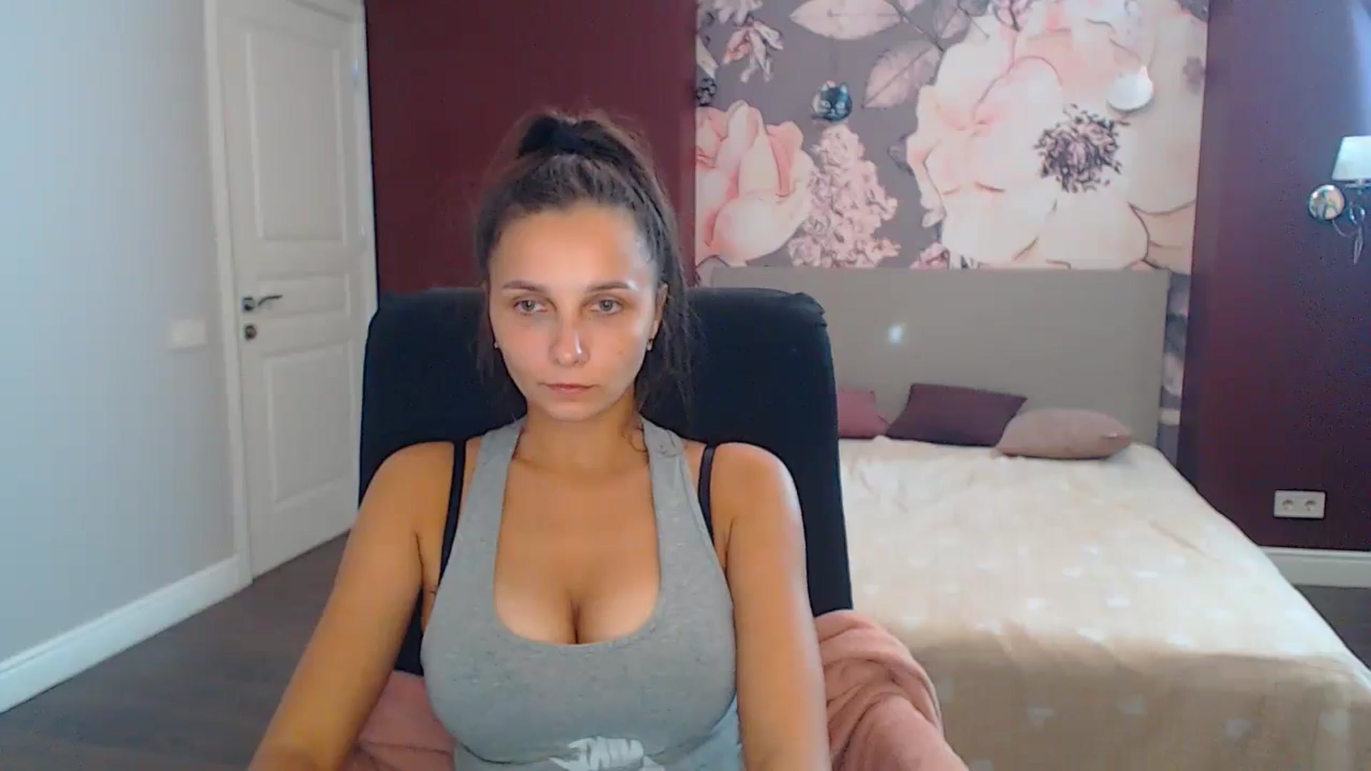 Gallery image thumbnail from Karina_Mils's myfreecams stream on, 10/10/2024, 11:52 image 4 of 20