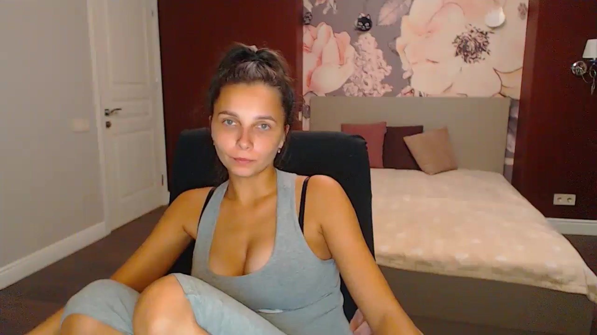 Gallery image thumbnail from Karina_Mils's myfreecams stream on, 10/11/2024, 14:43 image 2 of 20