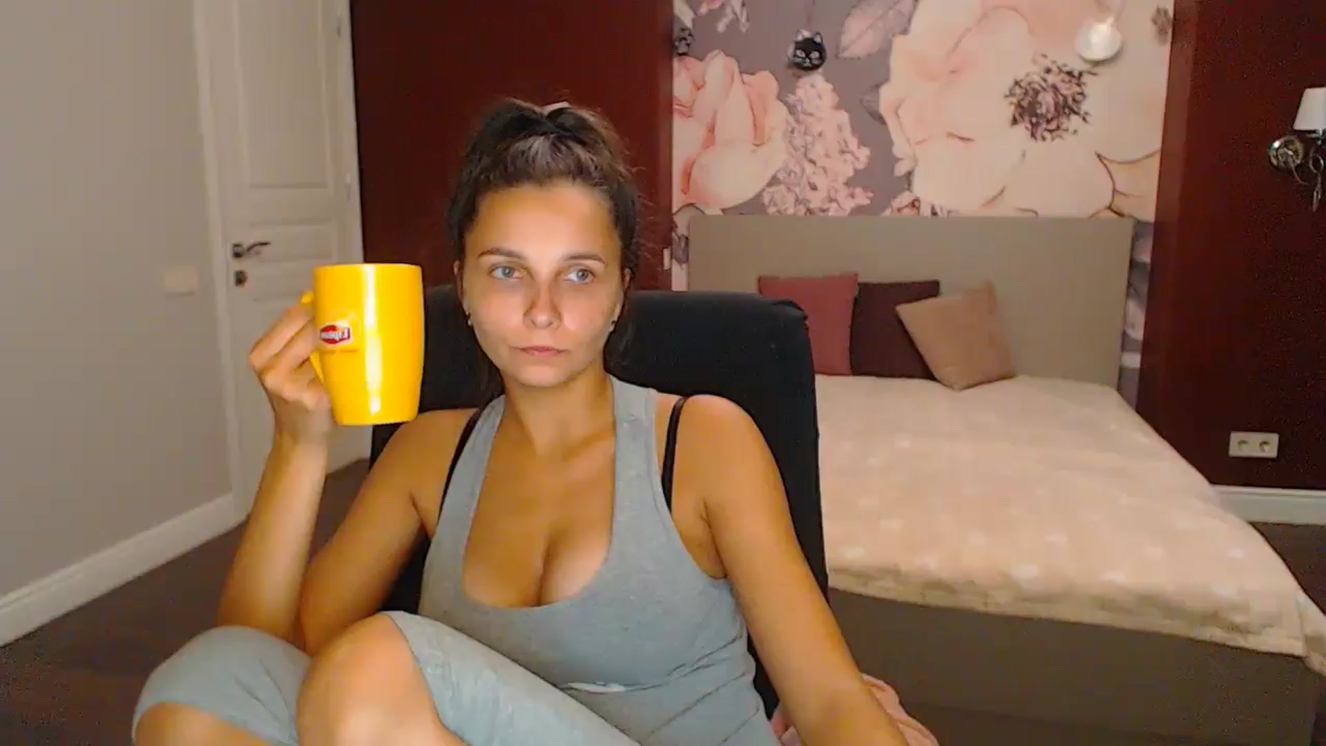 Gallery image thumbnail from Karina_Mils's myfreecams stream on, 10/11/2024, 14:43 image 6 of 20