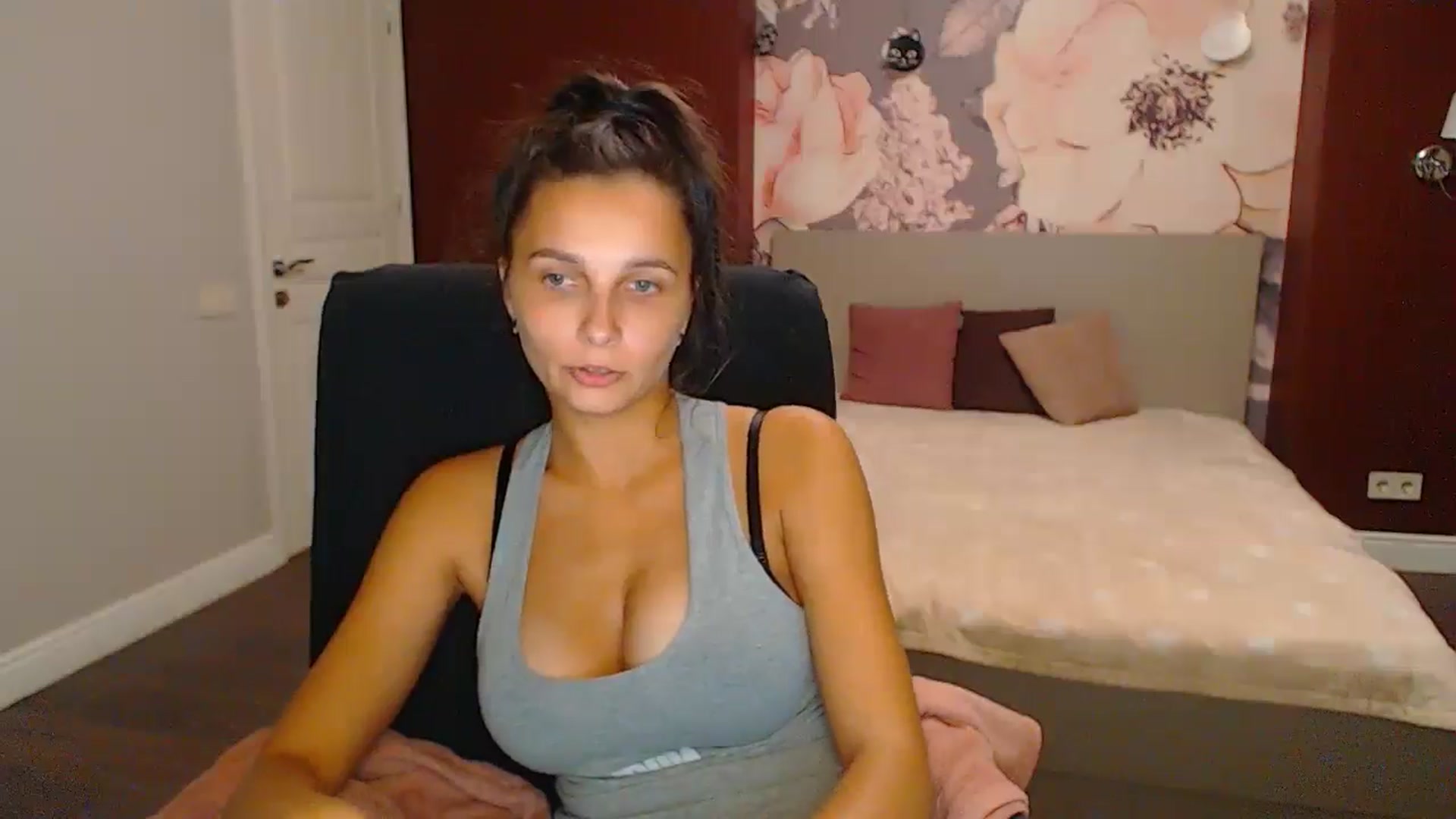 Gallery image thumbnail from Karina_Mils's myfreecams stream on, 10/11/2024, 17:08 image 19 of 20