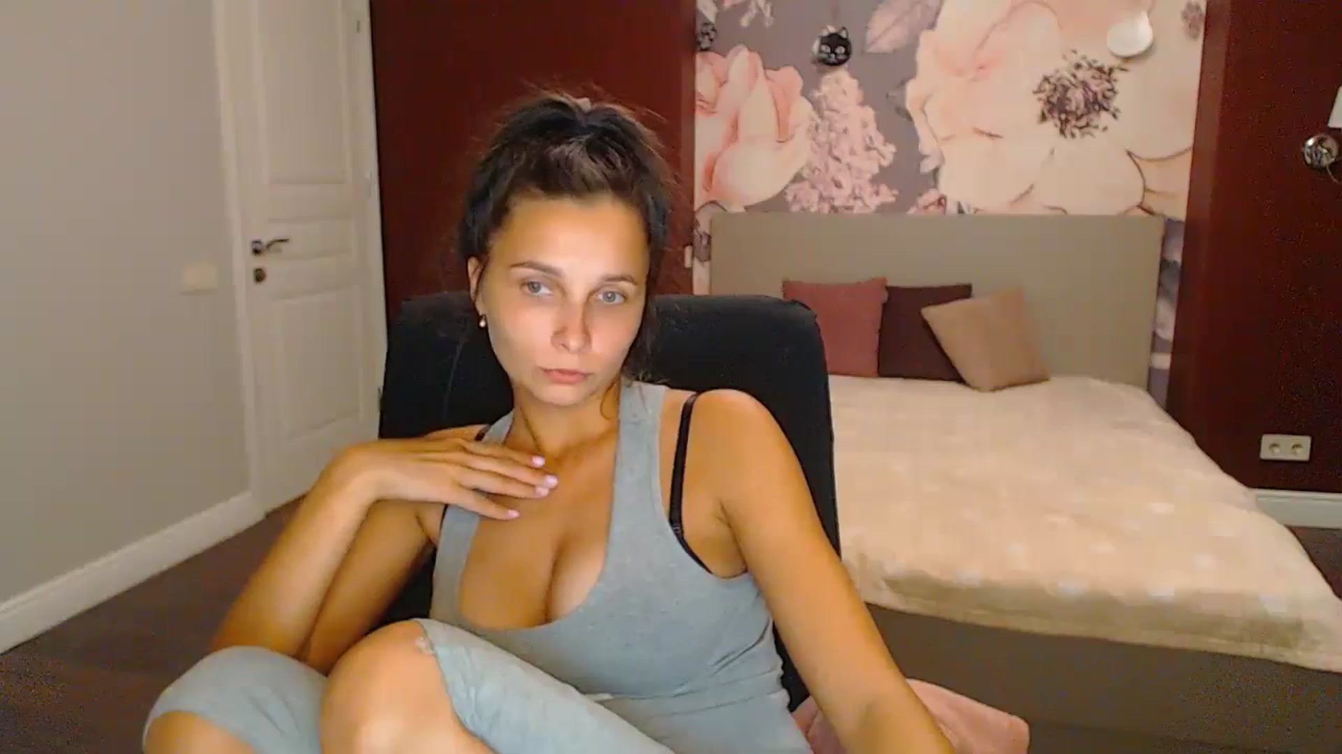 Gallery image thumbnail from Karina_Mils's myfreecams stream on, 10/11/2024, 17:08 image 14 of 20
