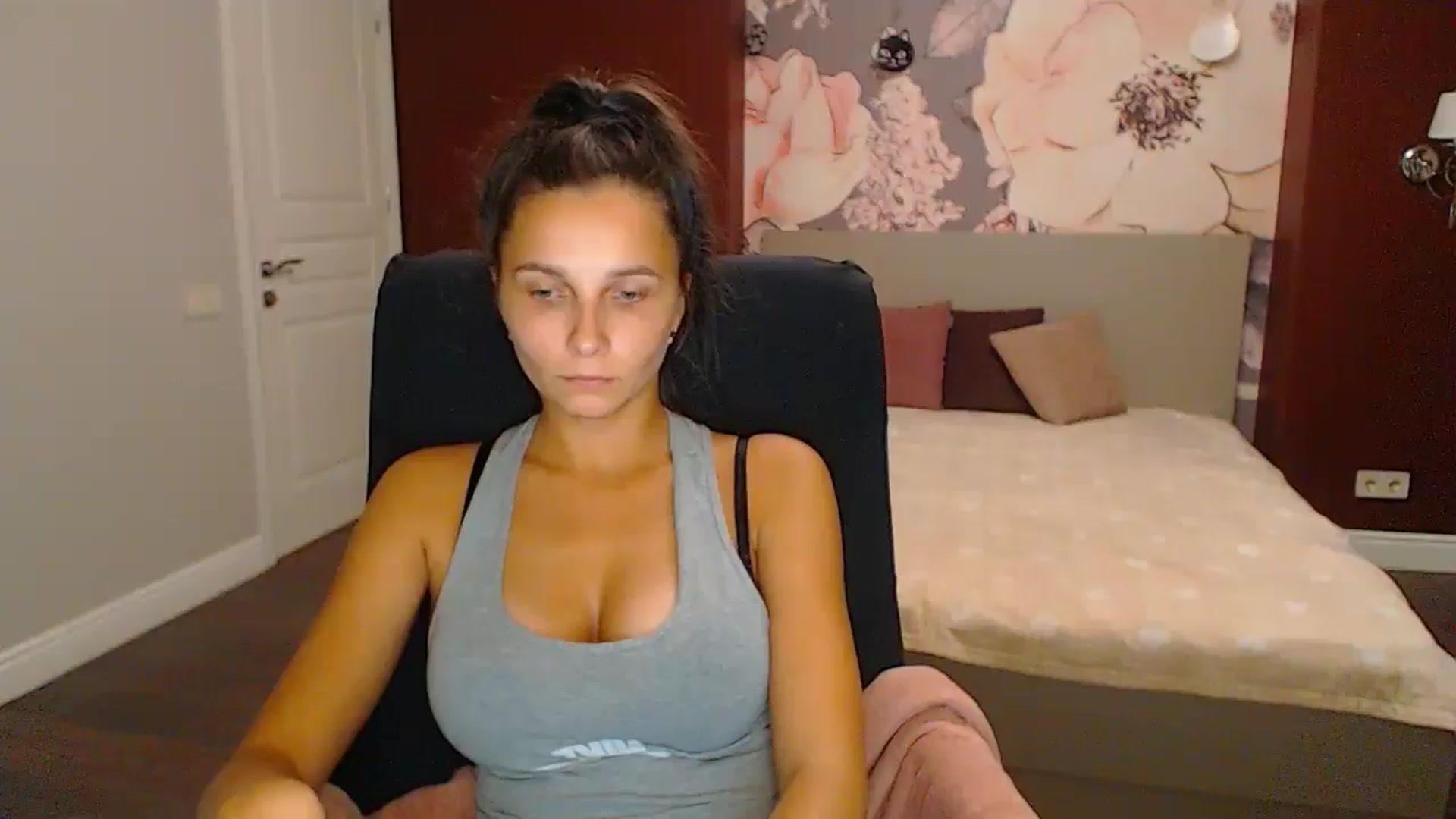 Gallery image thumbnail from Karina_Mils's myfreecams stream on, 10/11/2024, 17:45 image 1 of 20