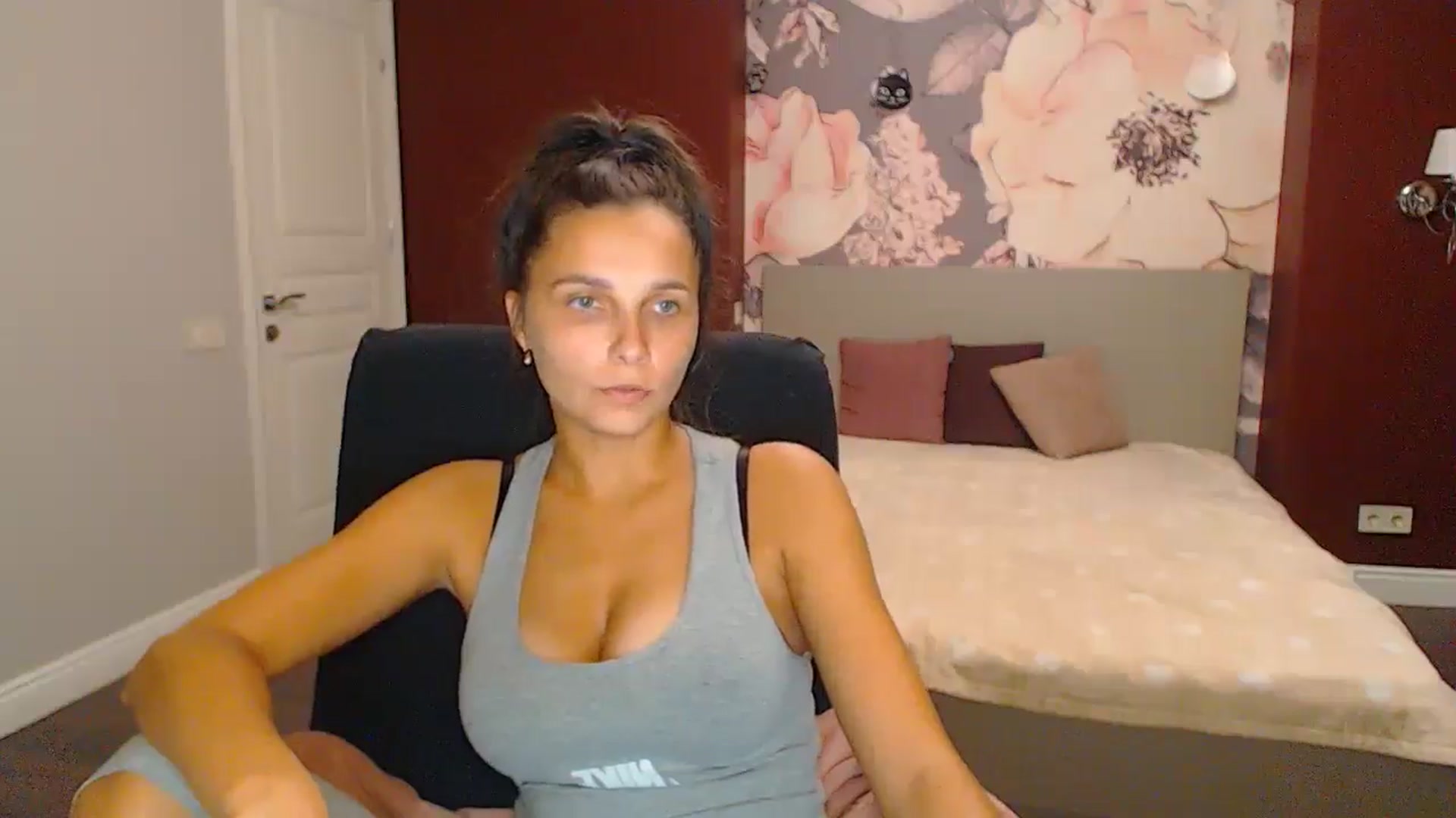 Gallery image thumbnail from Karina_Mils's myfreecams stream on, 10/11/2024, 17:45 image 20 of 20