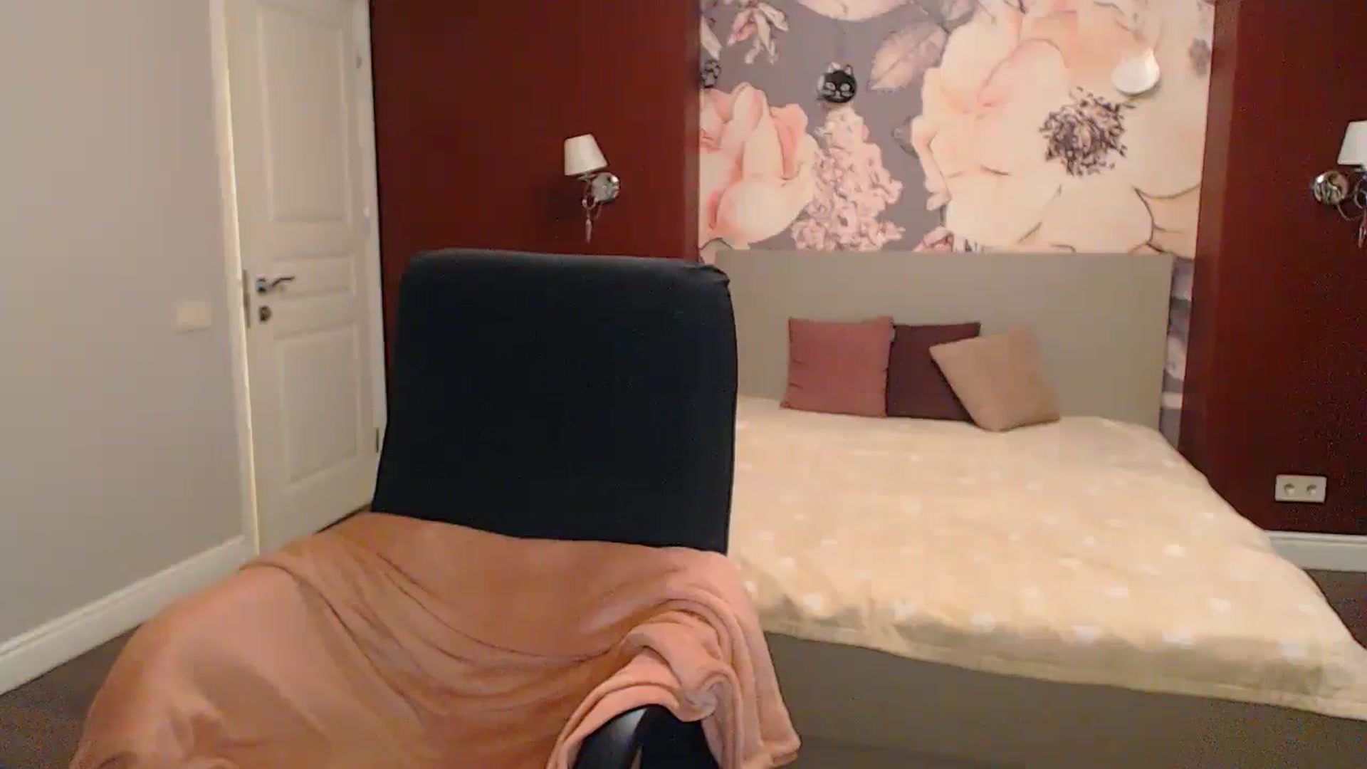 Gallery image thumbnail from Karina_Mils's myfreecams stream on, 10/11/2024, 17:45 image 15 of 20