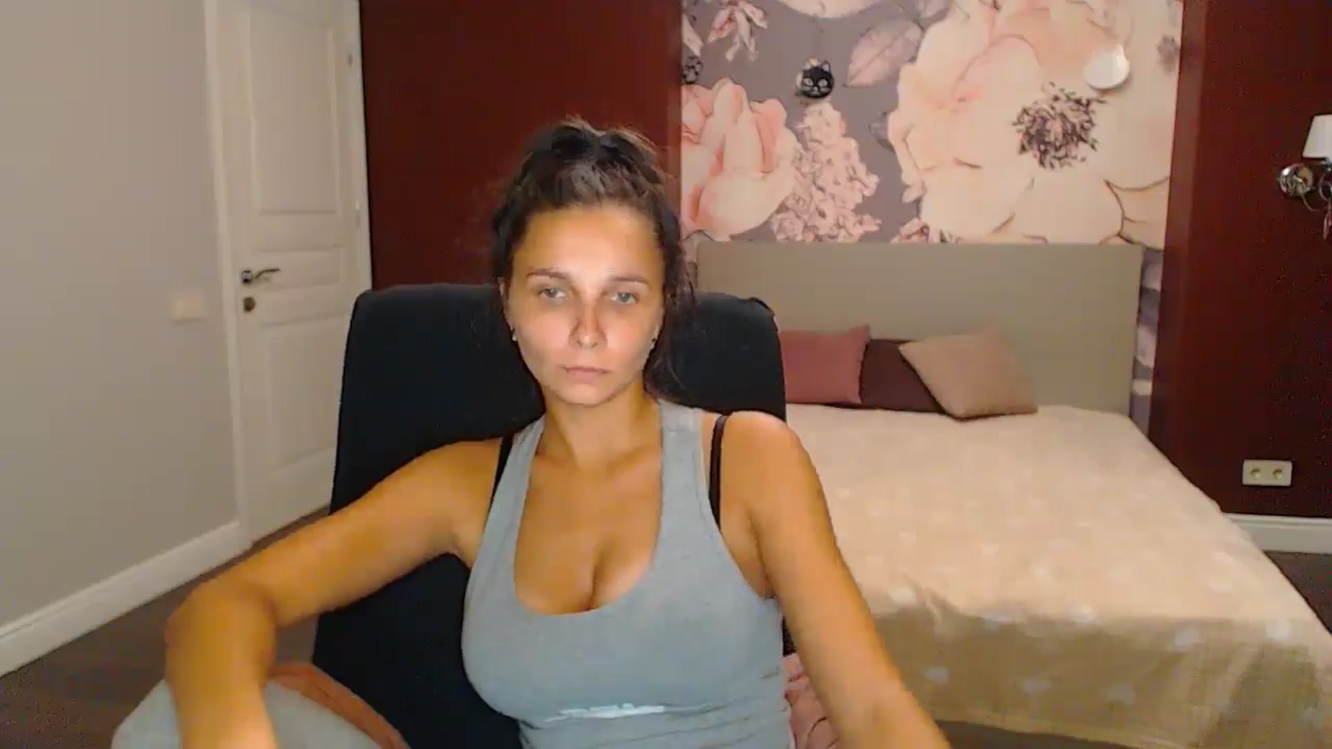 Gallery image thumbnail from Karina_Mils's myfreecams stream on, 10/11/2024, 19:42 image 8 of 20