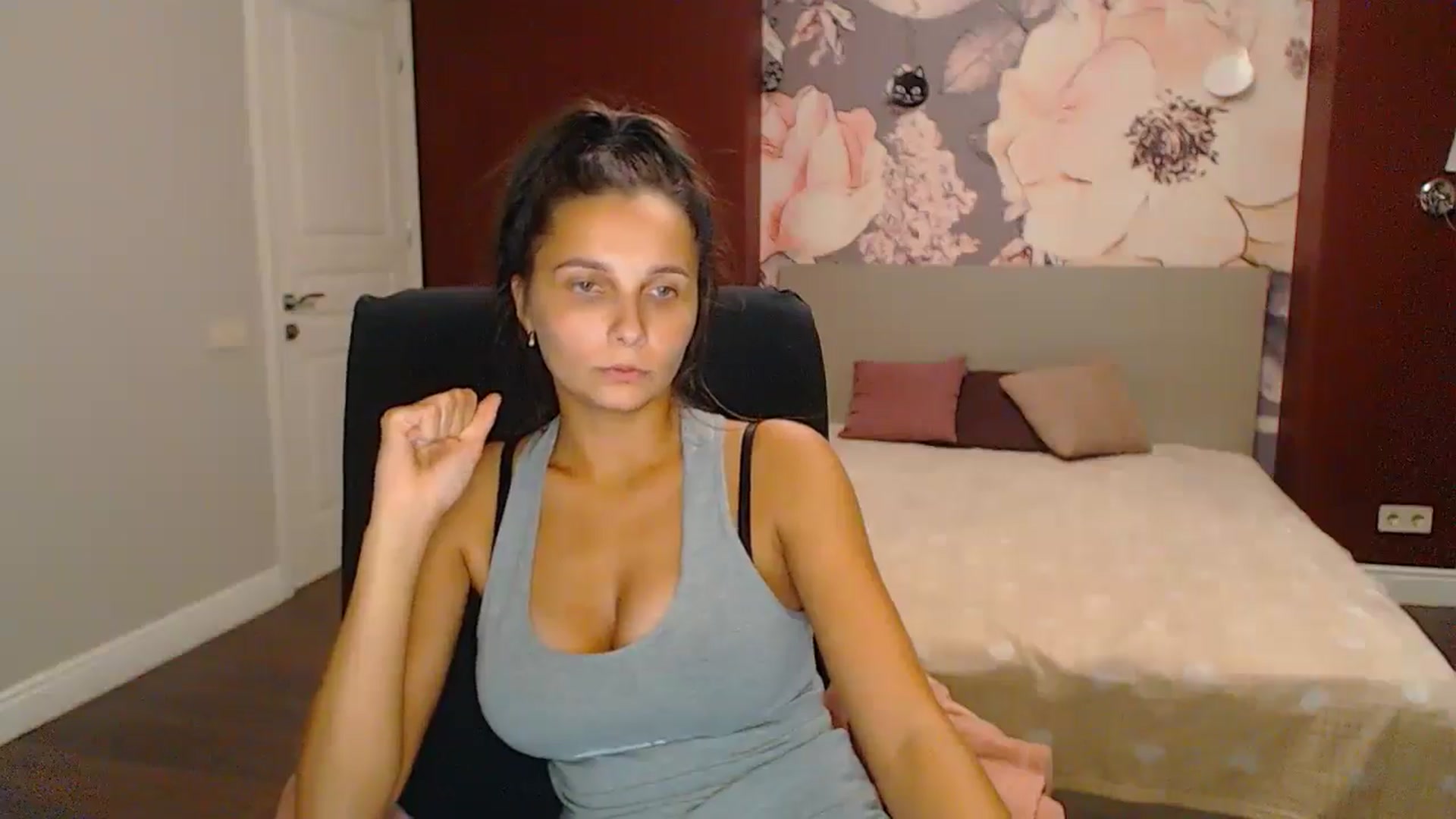 Gallery image thumbnail from Karina_Mils's myfreecams stream on, 10/11/2024, 19:42 image 18 of 20