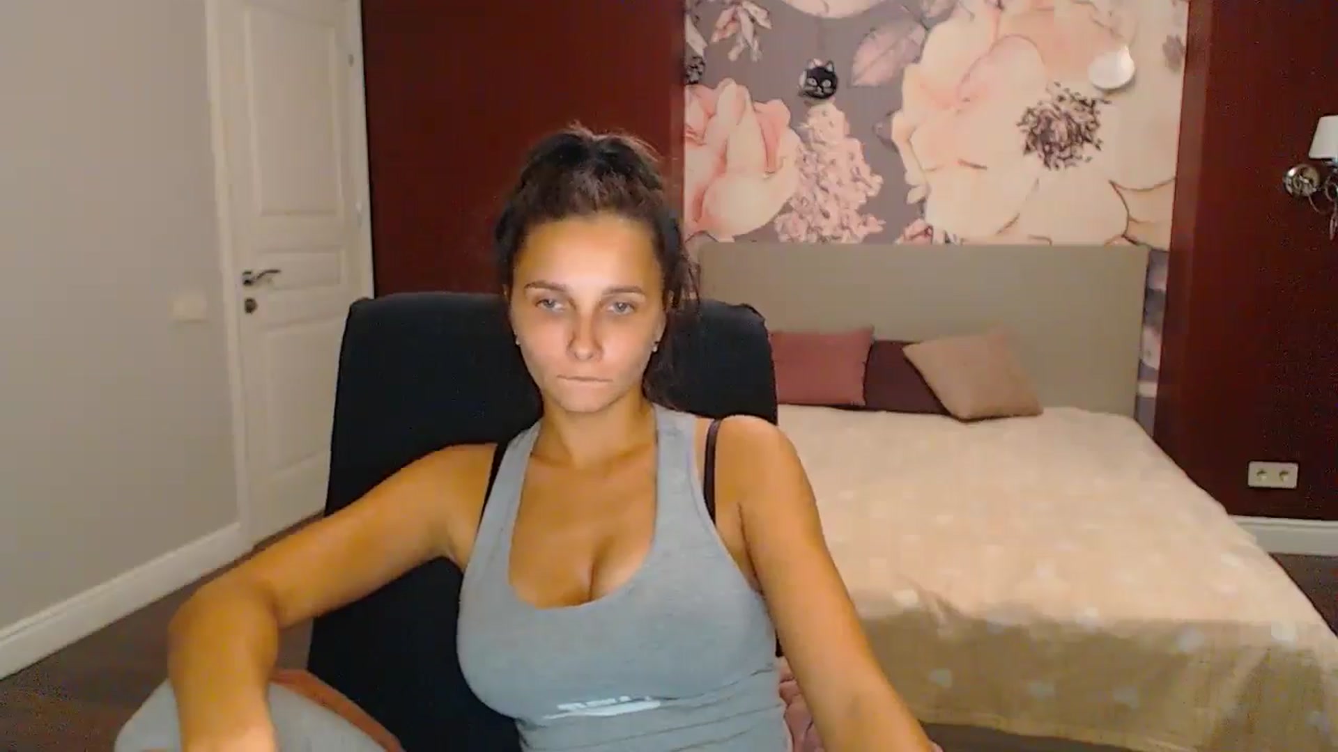 Gallery image thumbnail from Karina_Mils's myfreecams stream on, 10/11/2024, 19:42 image 9 of 20