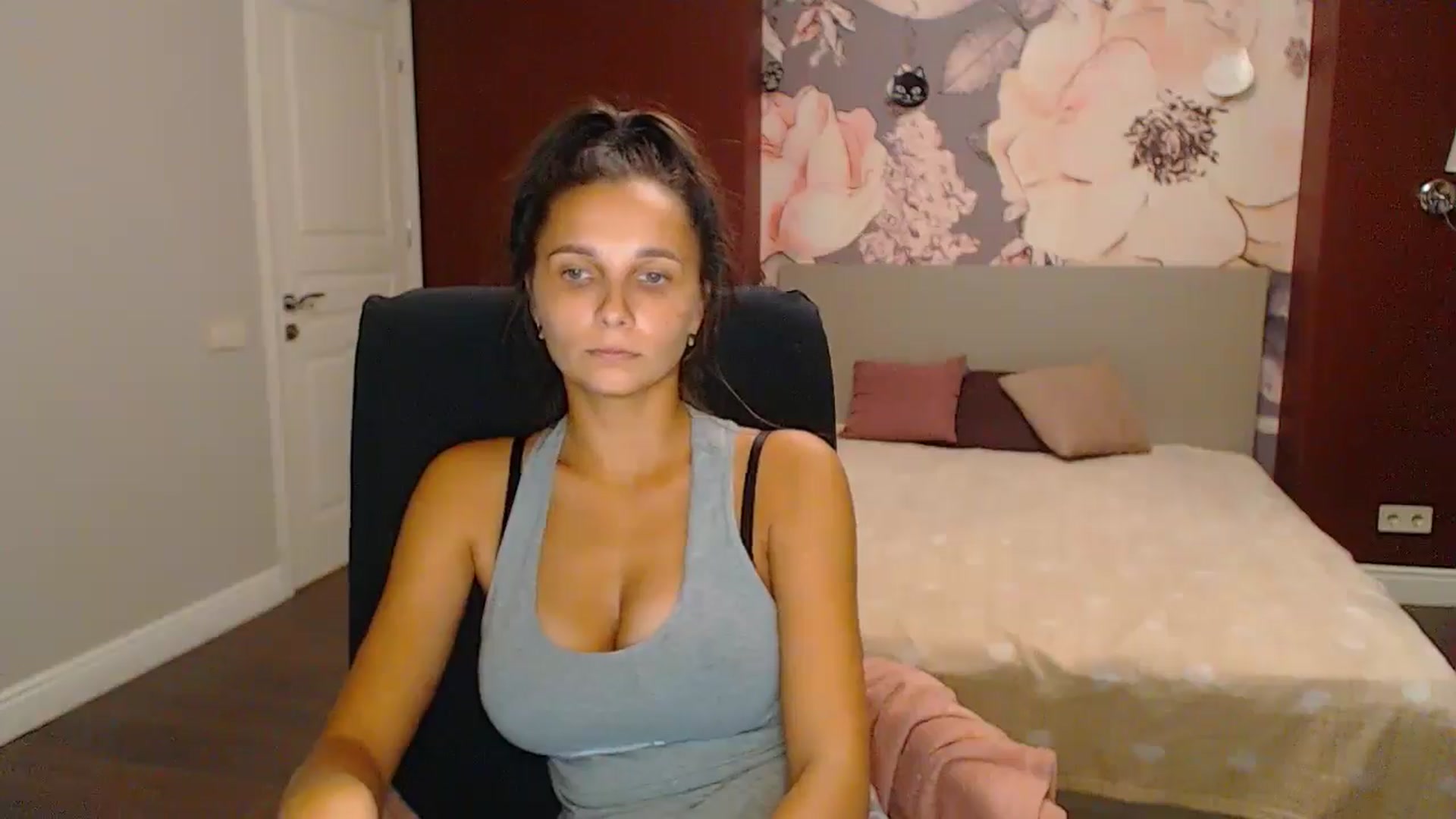 Gallery image thumbnail from Karina_Mils's myfreecams stream on, 10/11/2024, 19:42 image 16 of 20