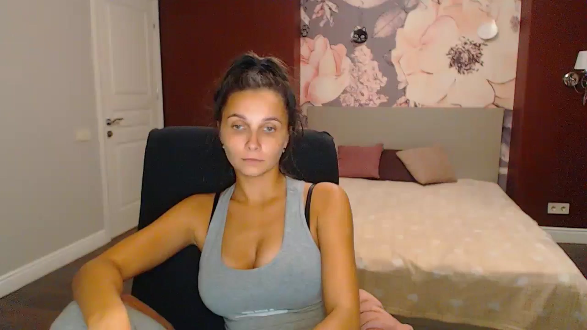 Gallery image thumbnail from Karina_Mils's myfreecams stream on, 10/11/2024, 19:42 image 6 of 20