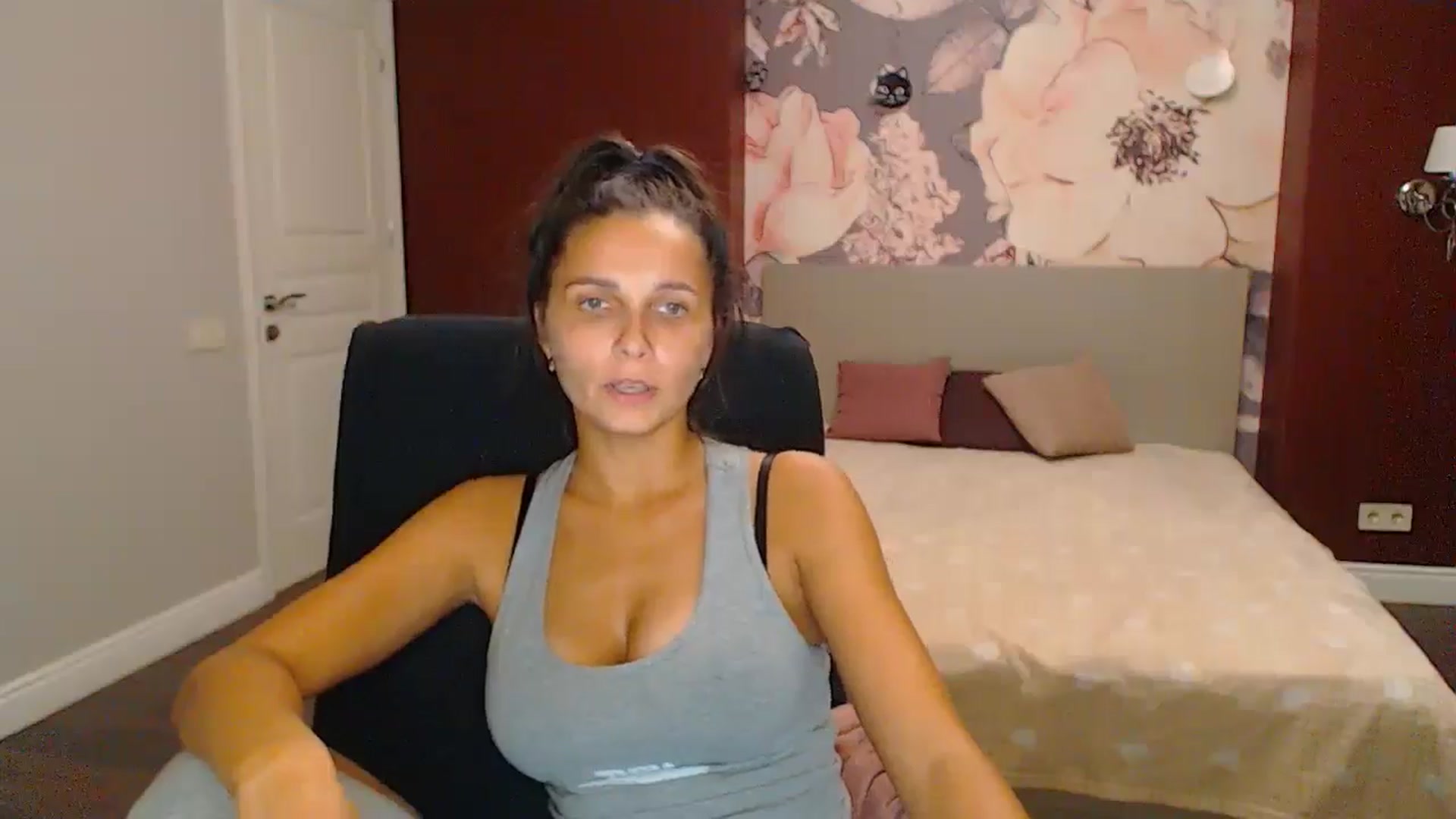 Gallery image thumbnail from Karina_Mils's myfreecams stream on, 10/11/2024, 19:42 image 4 of 20