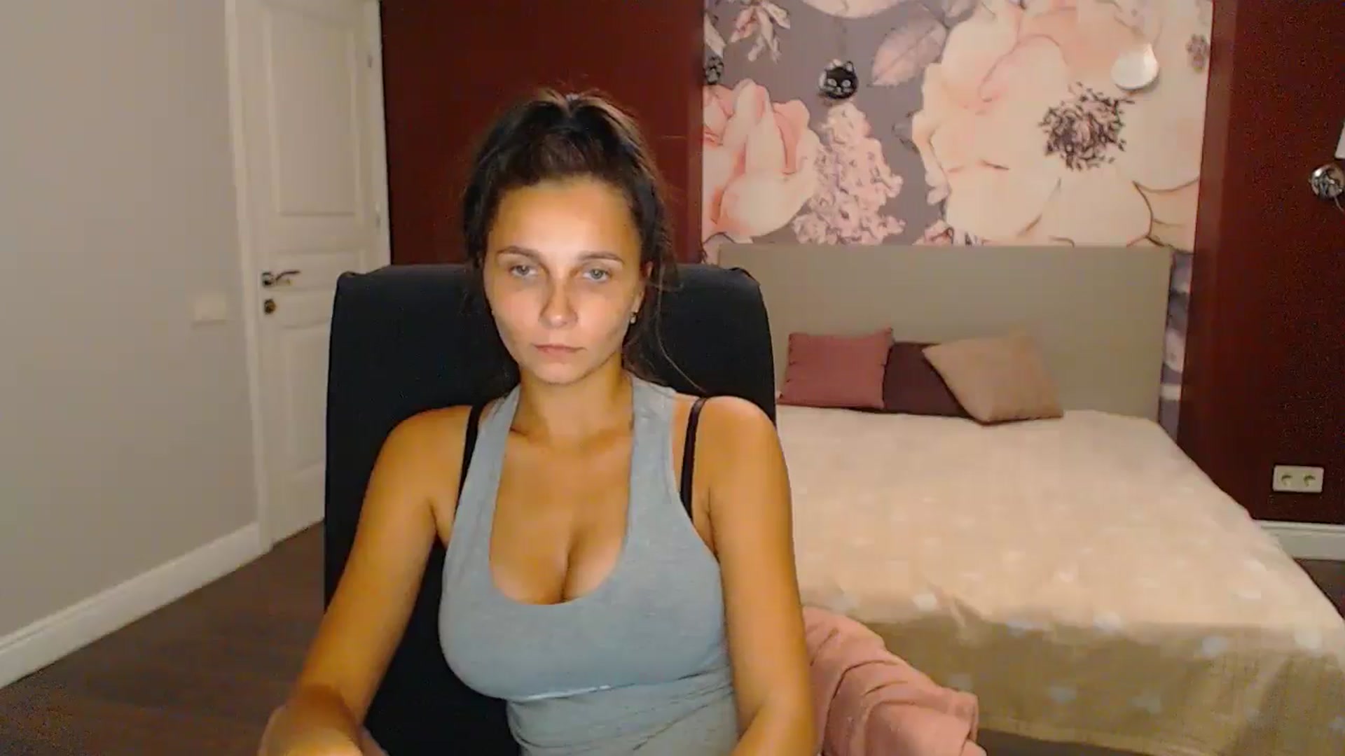 Gallery image thumbnail from Karina_Mils's myfreecams stream on, 10/11/2024, 19:42 image 19 of 20