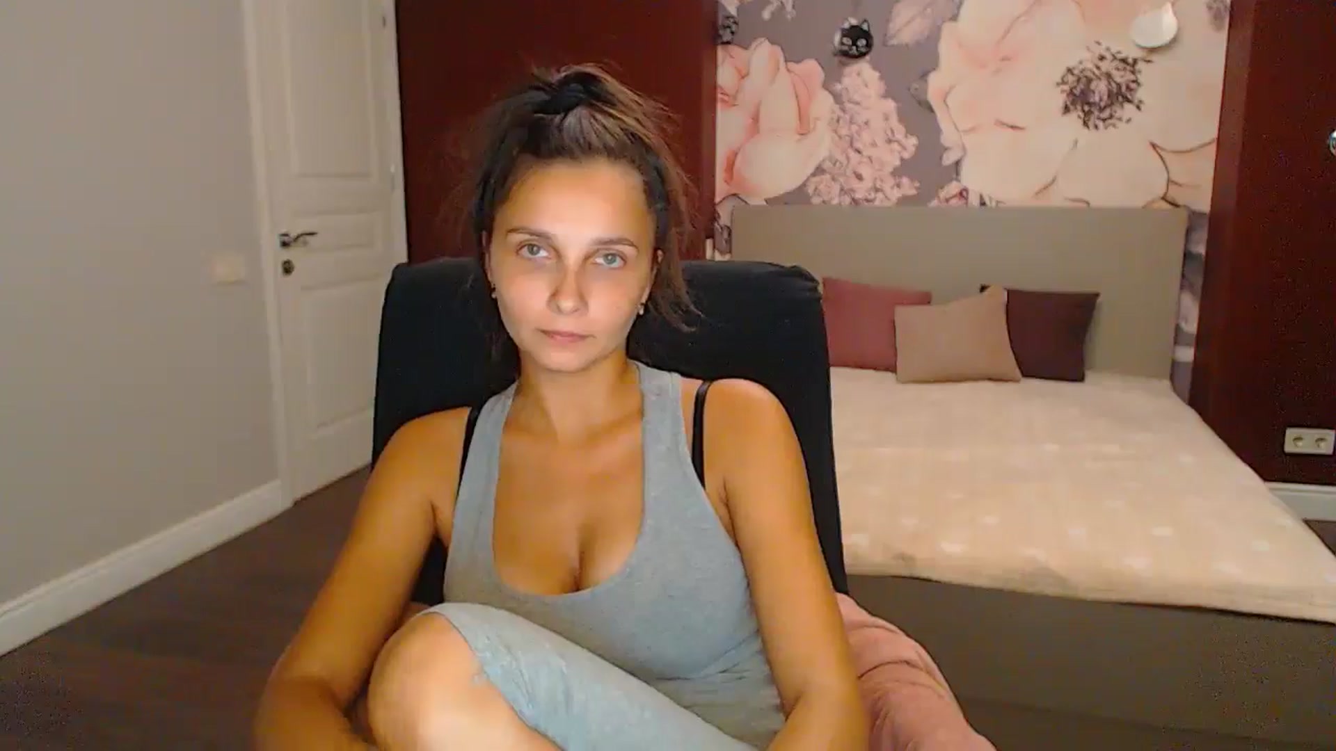Gallery image thumbnail from Karina_Mils's myfreecams stream on, 10/12/2024, 18:39 image 5 of 20