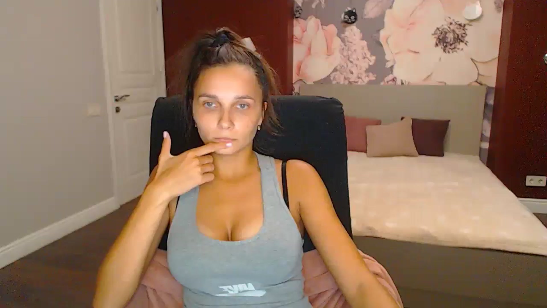 Gallery image thumbnail from Karina_Mils's myfreecams stream on, 10/12/2024, 18:39 image 20 of 20