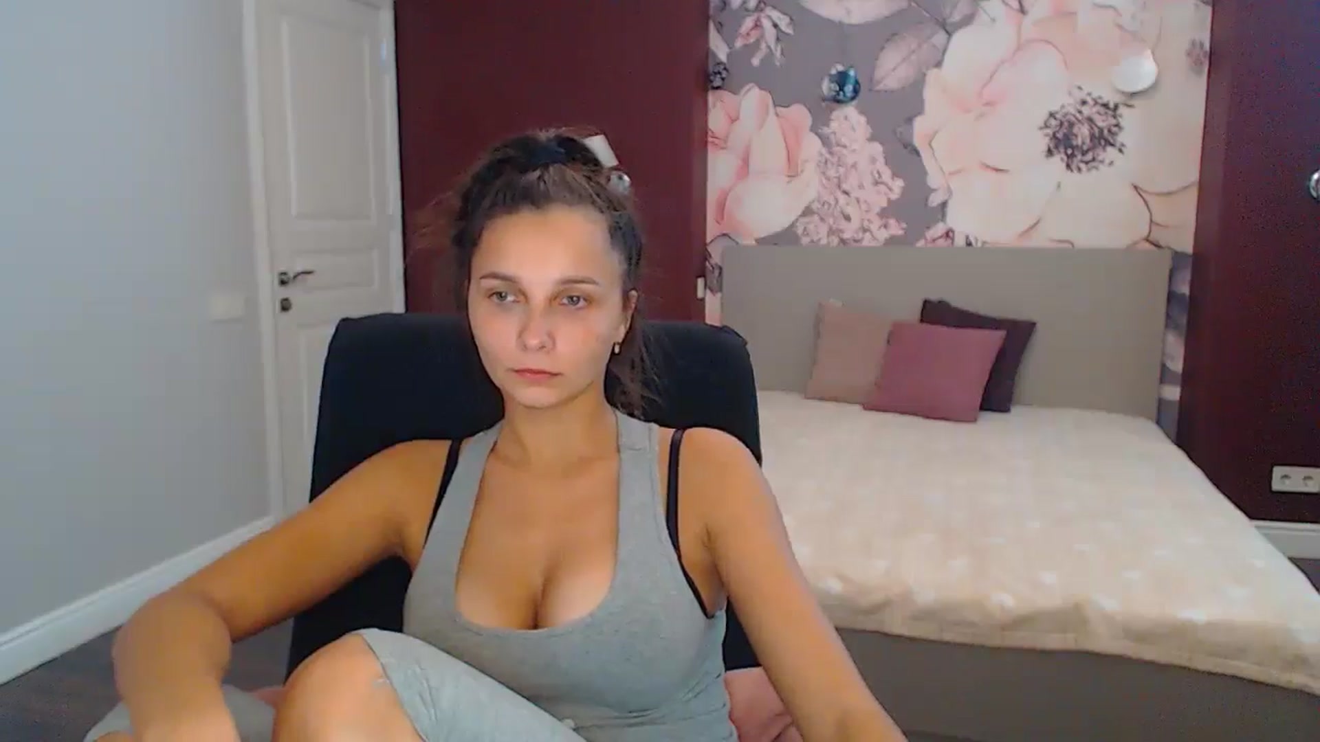 Gallery image thumbnail from Karina_Mils's myfreecams stream on, 10/14/2024, 11:00 image 6 of 20