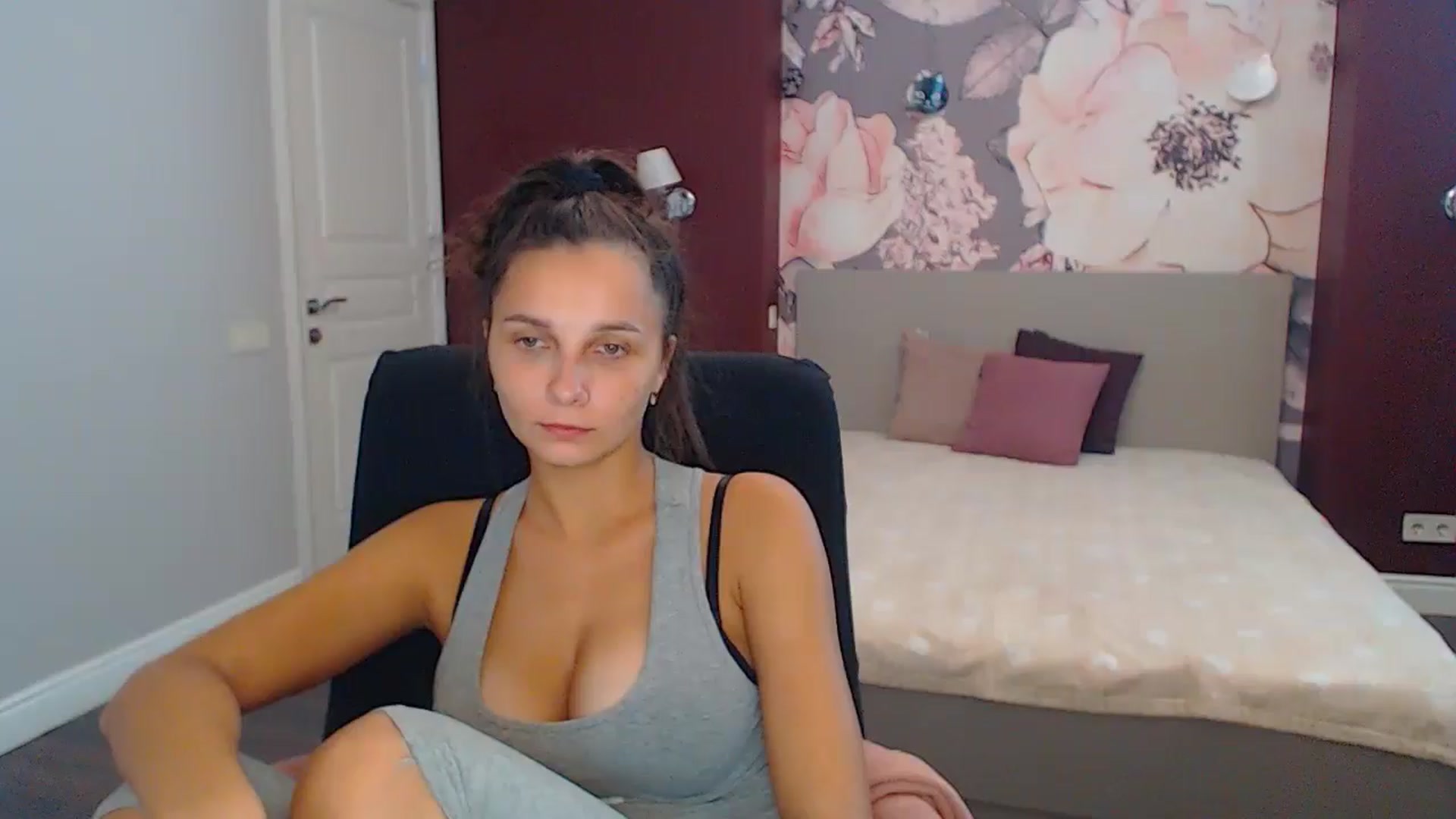 Gallery image thumbnail from Karina_Mils's myfreecams stream on, 10/14/2024, 11:00 image 9 of 20