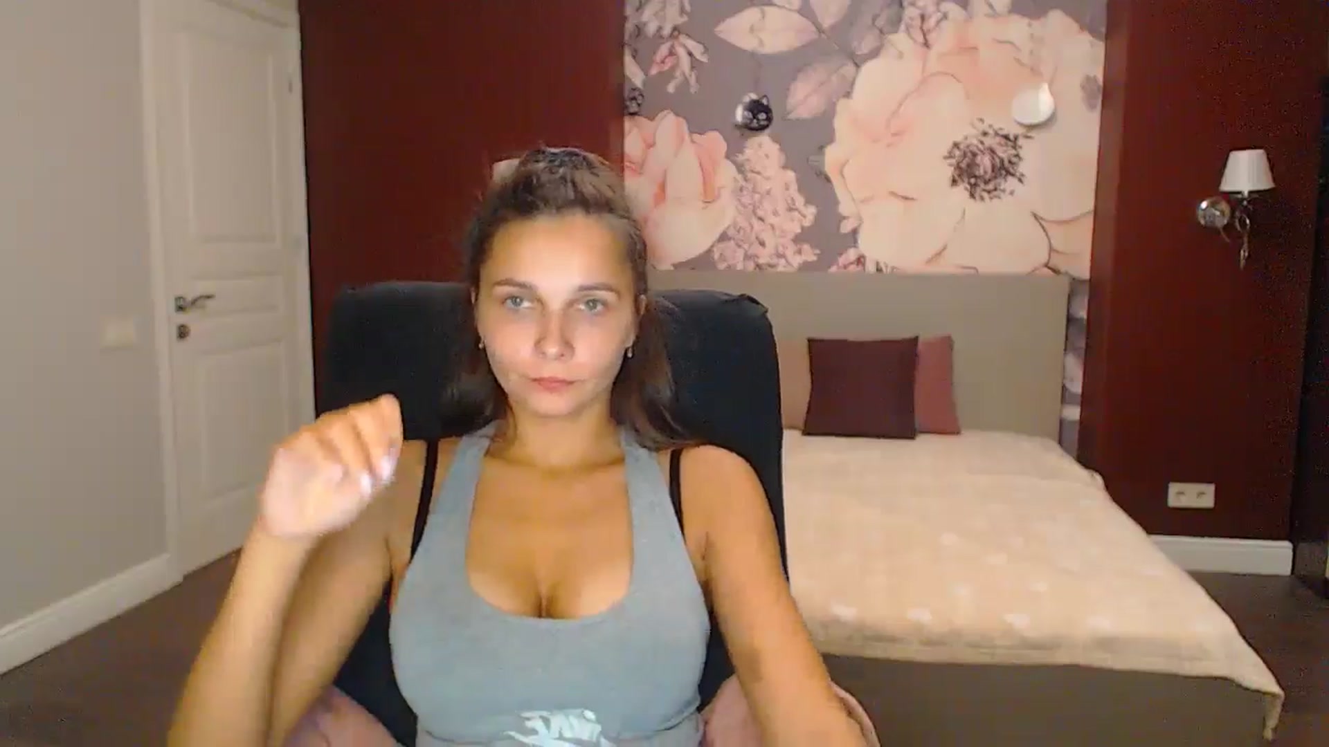Gallery image thumbnail from Karina_Mils's myfreecams stream on, 10/18/2024, 16:17 image 12 of 20
