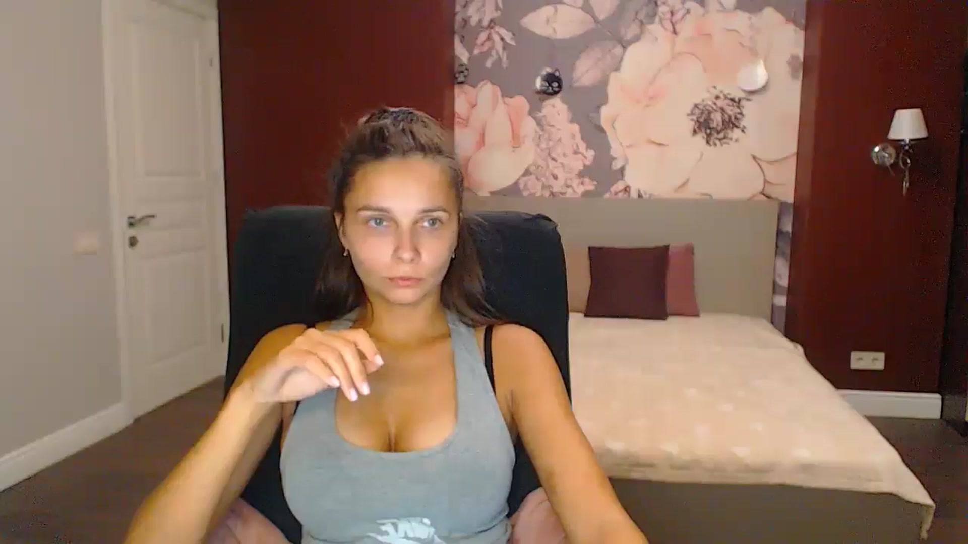 Gallery image thumbnail from Karina_Mils's myfreecams stream on, 10/18/2024, 16:17 image 13 of 20