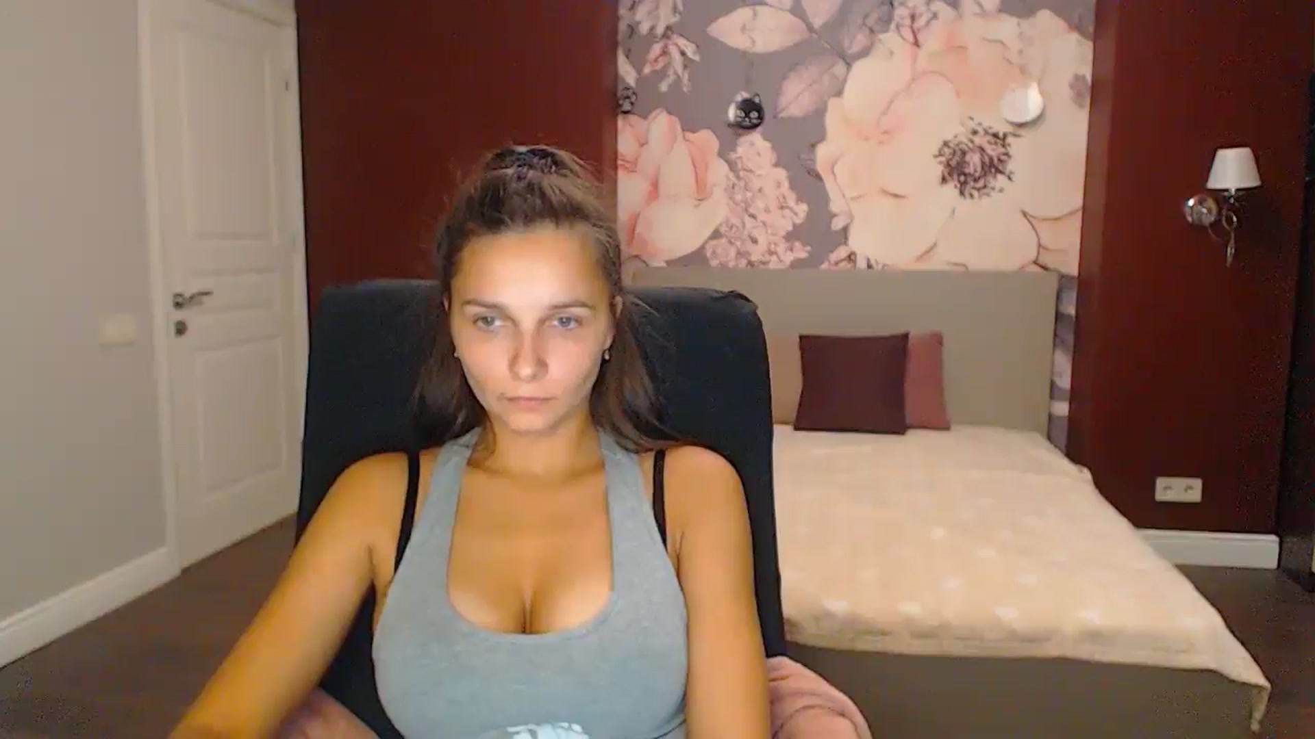 Gallery image thumbnail from Karina_Mils's myfreecams stream on, 10/18/2024, 16:17 image 18 of 20
