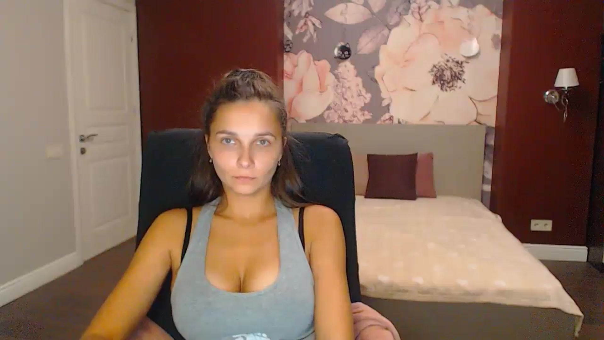 Gallery image thumbnail from Karina_Mils's myfreecams stream on, 10/18/2024, 16:17 image 19 of 20