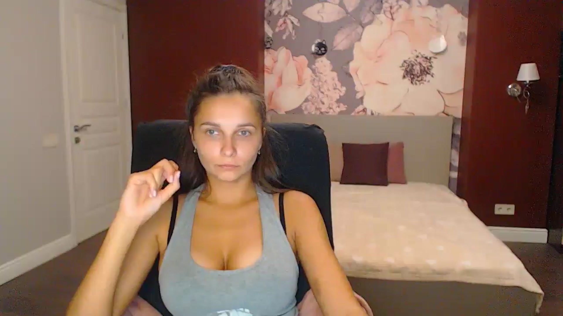 Gallery image thumbnail from Karina_Mils's myfreecams stream on, 10/18/2024, 16:17 image 20 of 20