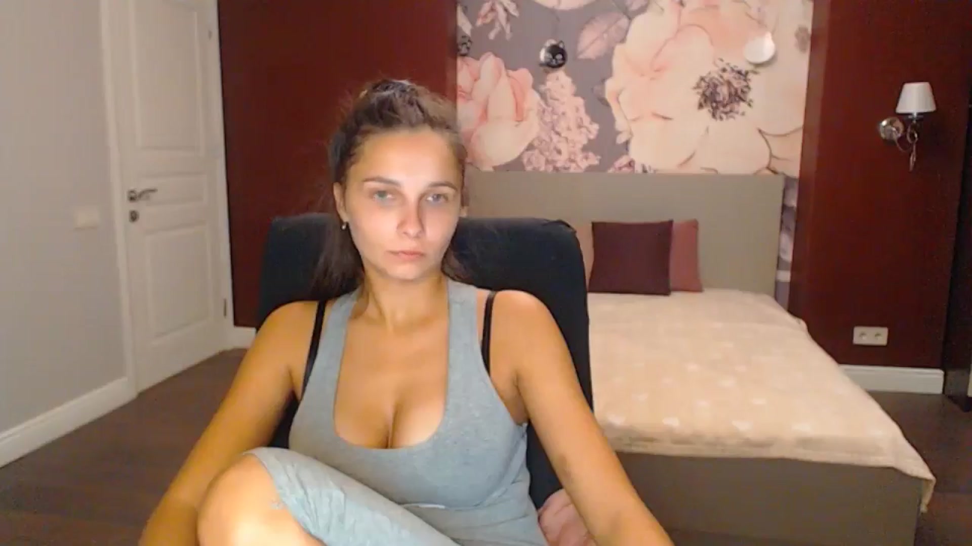 Gallery image thumbnail from Karina_Mils's myfreecams stream on, 10/18/2024, 16:17 image 4 of 20