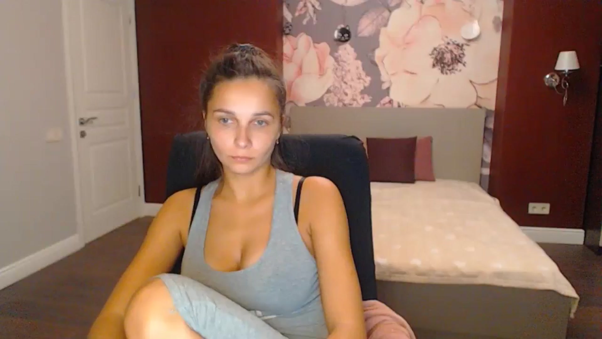 Gallery image thumbnail from Karina_Mils's myfreecams stream on, 10/18/2024, 16:17 image 3 of 20