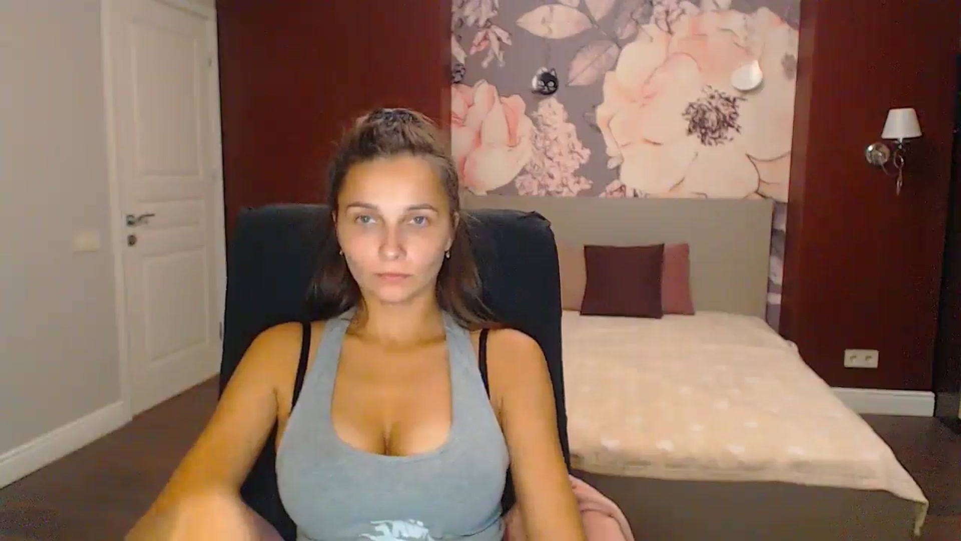 Gallery image thumbnail from Karina_Mils's myfreecams stream on, 10/18/2024, 16:17 image 14 of 20