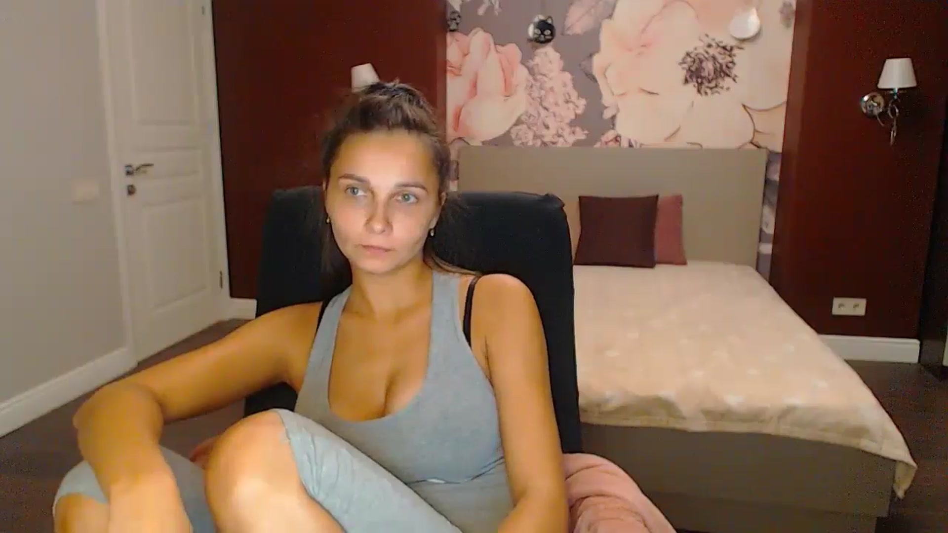 Gallery image thumbnail from Karina_Mils's myfreecams stream on, 10/18/2024, 17:07 image 7 of 20