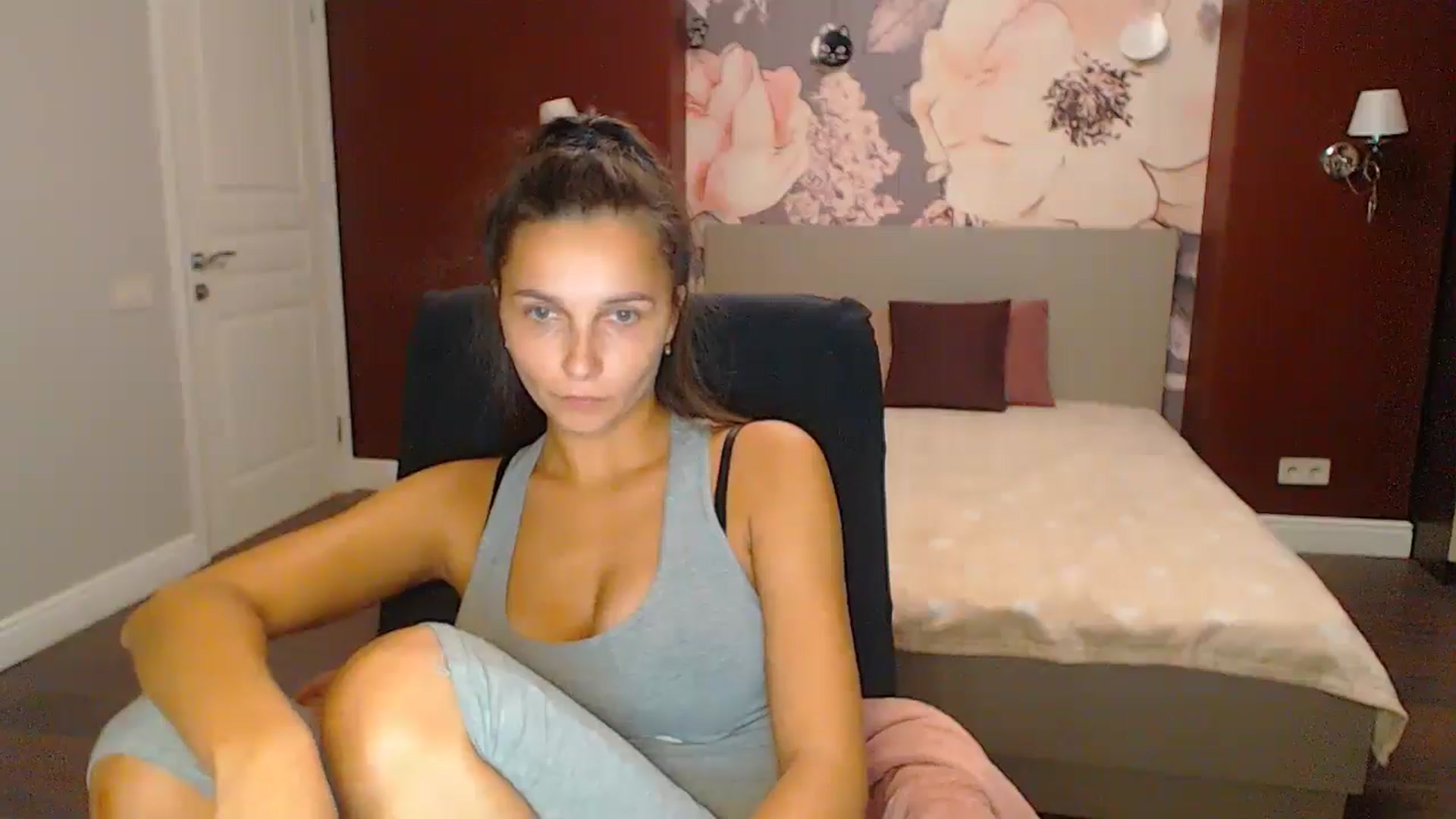 Gallery image thumbnail from Karina_Mils's myfreecams stream on, 10/18/2024, 17:07 image 3 of 20