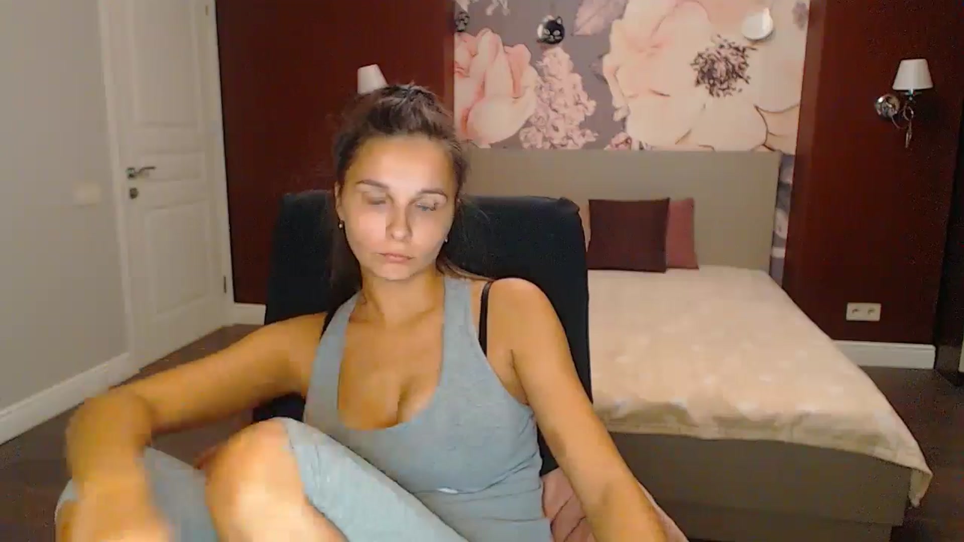 Gallery image thumbnail from Karina_Mils's myfreecams stream on, 10/18/2024, 17:07 image 13 of 20