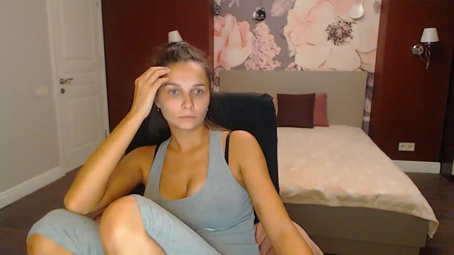 Gallery image thumbnail from Karina_Mils's myfreecams stream on, 10/18/2024, 17:07 image 6 of 20