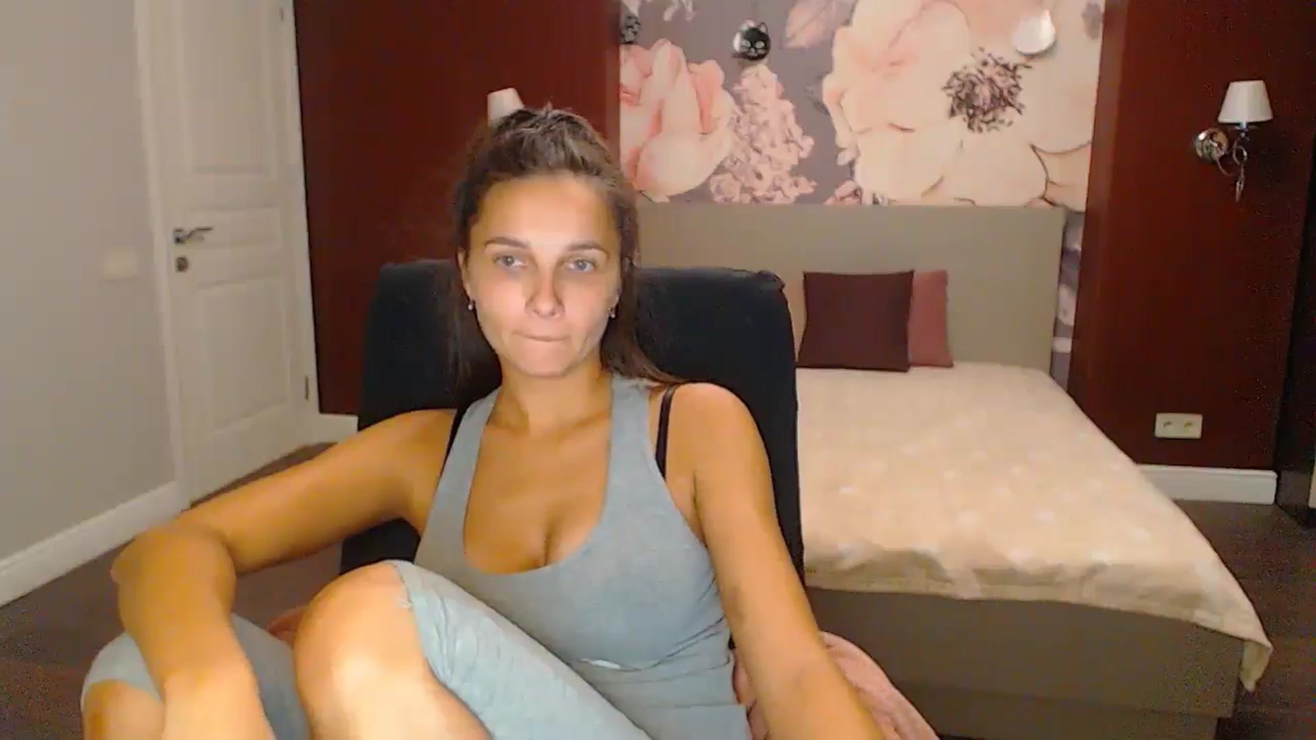 Gallery image thumbnail from Karina_Mils's myfreecams stream on, 10/18/2024, 17:07 image 2 of 20
