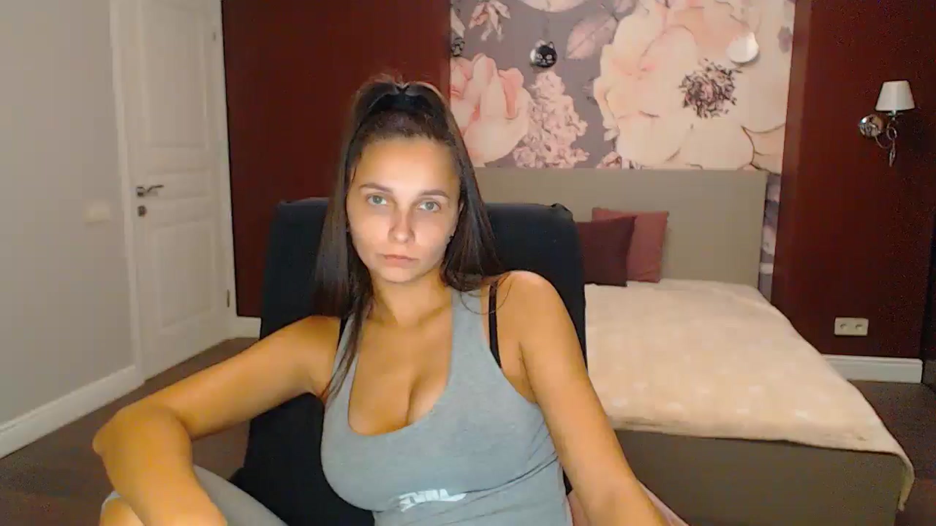 Gallery image thumbnail from Karina_Mils's myfreecams stream on, 10/19/2024, 16:22 image 12 of 20