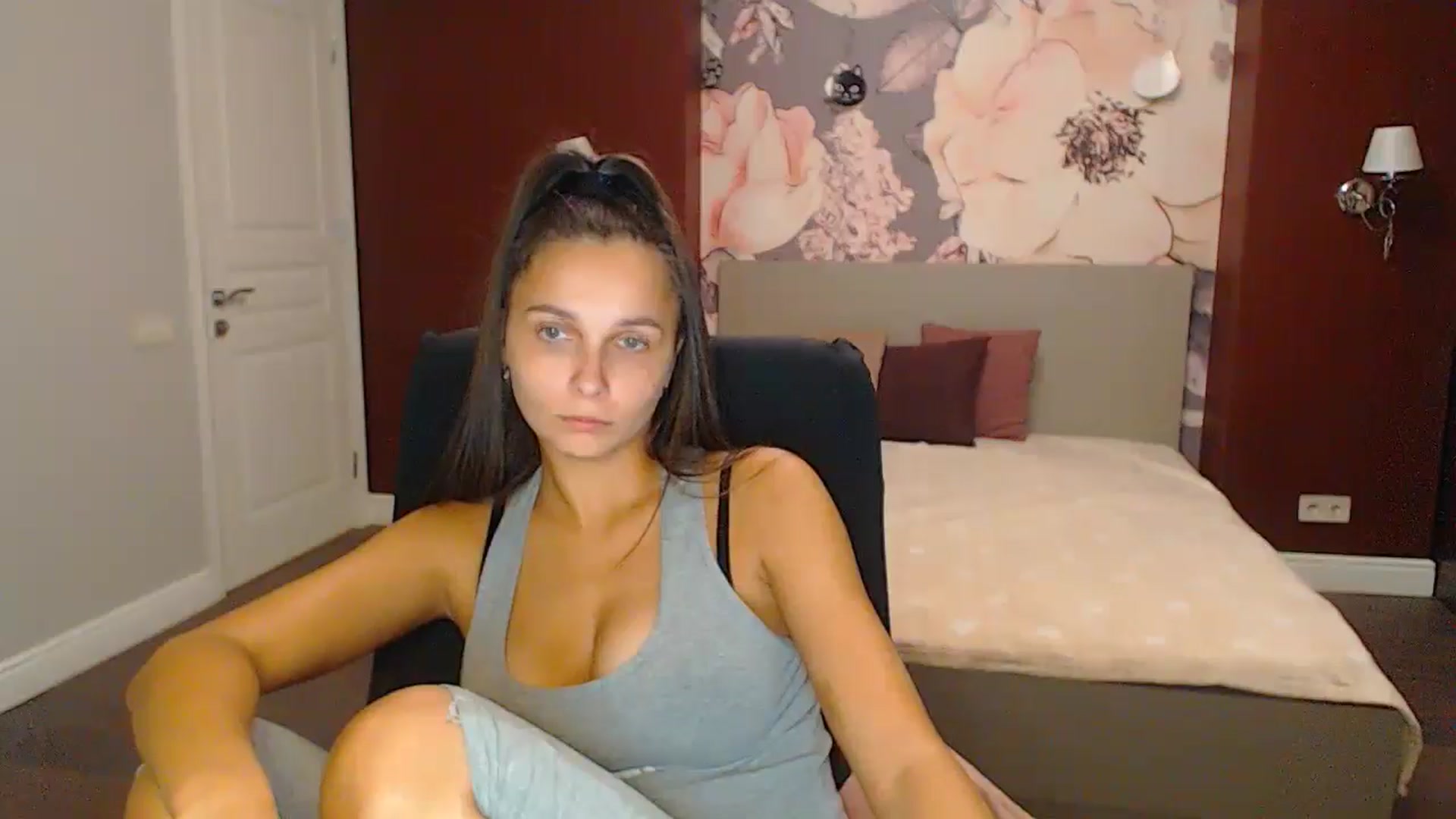 Gallery image thumbnail from Karina_Mils's myfreecams stream on, 10/19/2024, 16:22 image 18 of 20