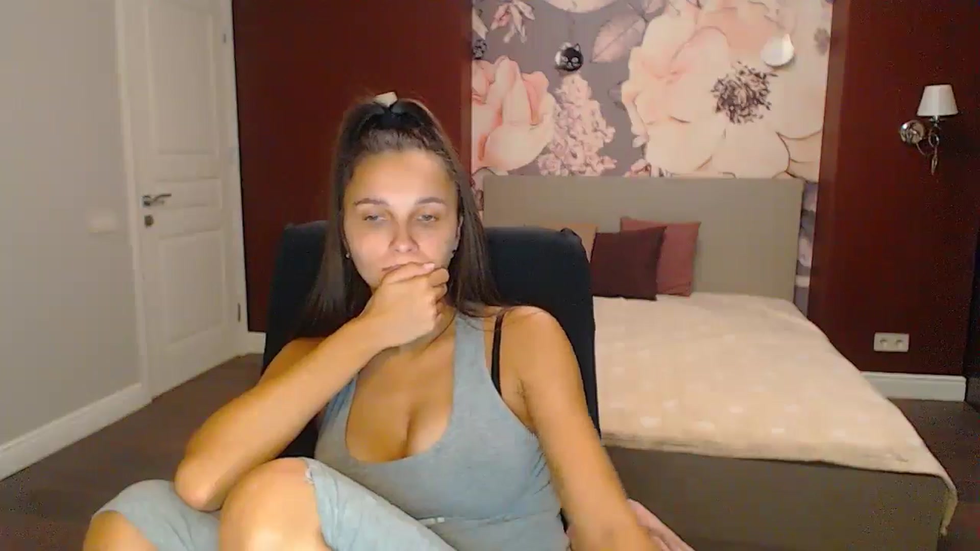 Gallery image thumbnail from Karina_Mils's myfreecams stream on, 10/19/2024, 16:22 image 16 of 20