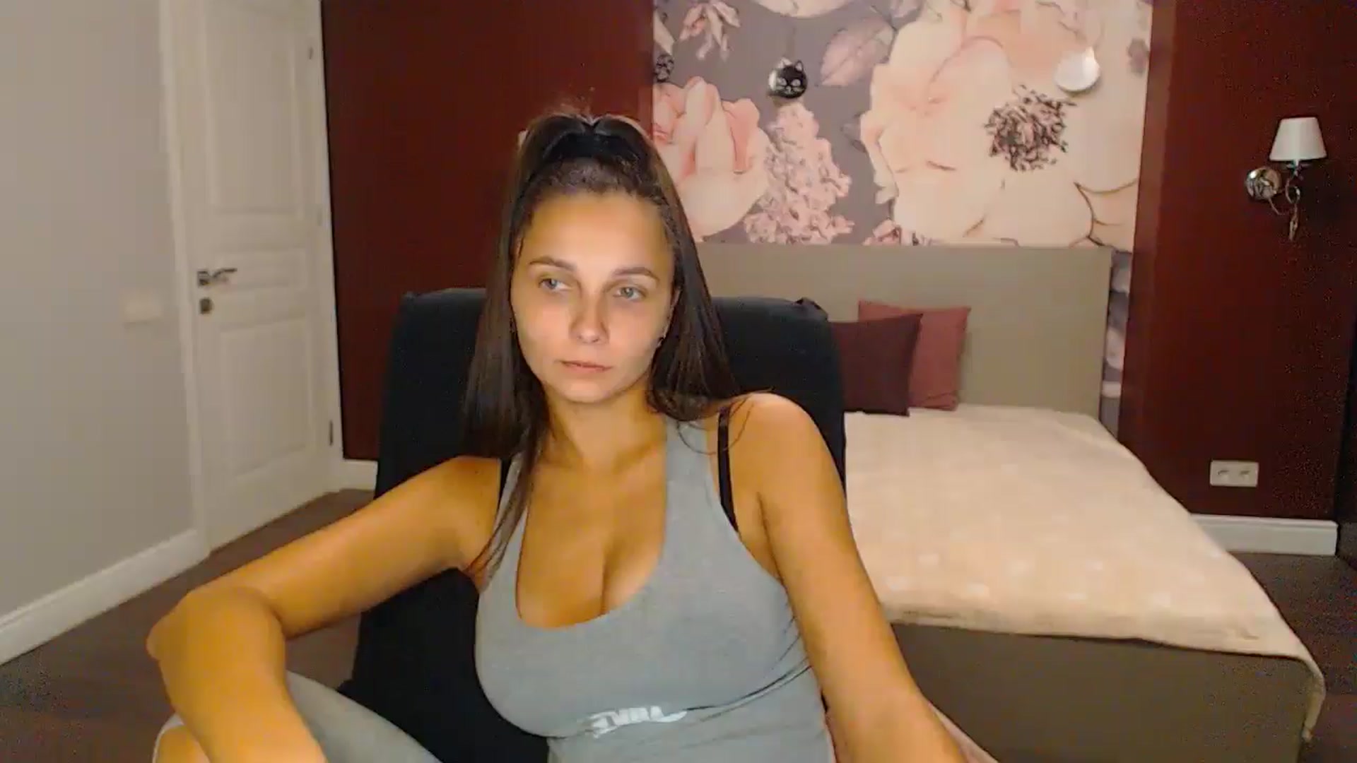 Gallery image thumbnail from Karina_Mils's myfreecams stream on, 10/19/2024, 16:22 image 11 of 20